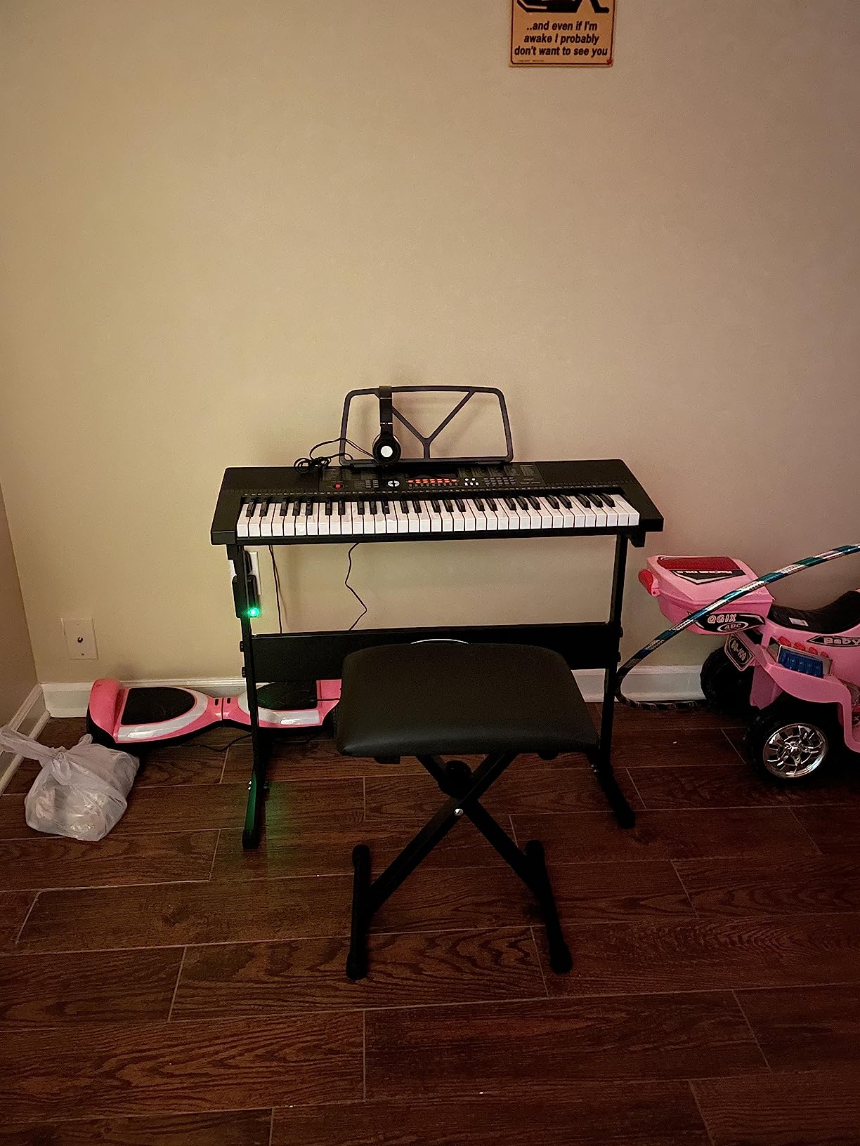 ZENY 61-Key Portable Electric Keyboard Piano with Built In Speakers, LED Screen, Headphones, Microphone, Piano Stand, Music Sheet Stand and Stool (Pink) customer photo 1