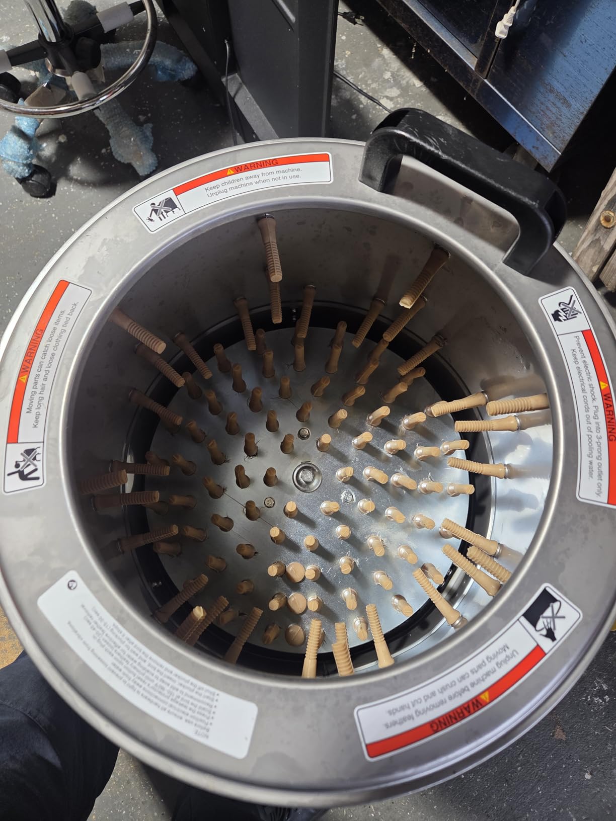 VEVOR Chicken Plucker Machine 15.7 in 550W Electric Chicken Plucking | Stainless Steel Feather Remover for Processing 1-2 Chicks Once, 550 W, 275 RPM Motor, 114 Soft Fingers & Transport Wheels customer photo 1