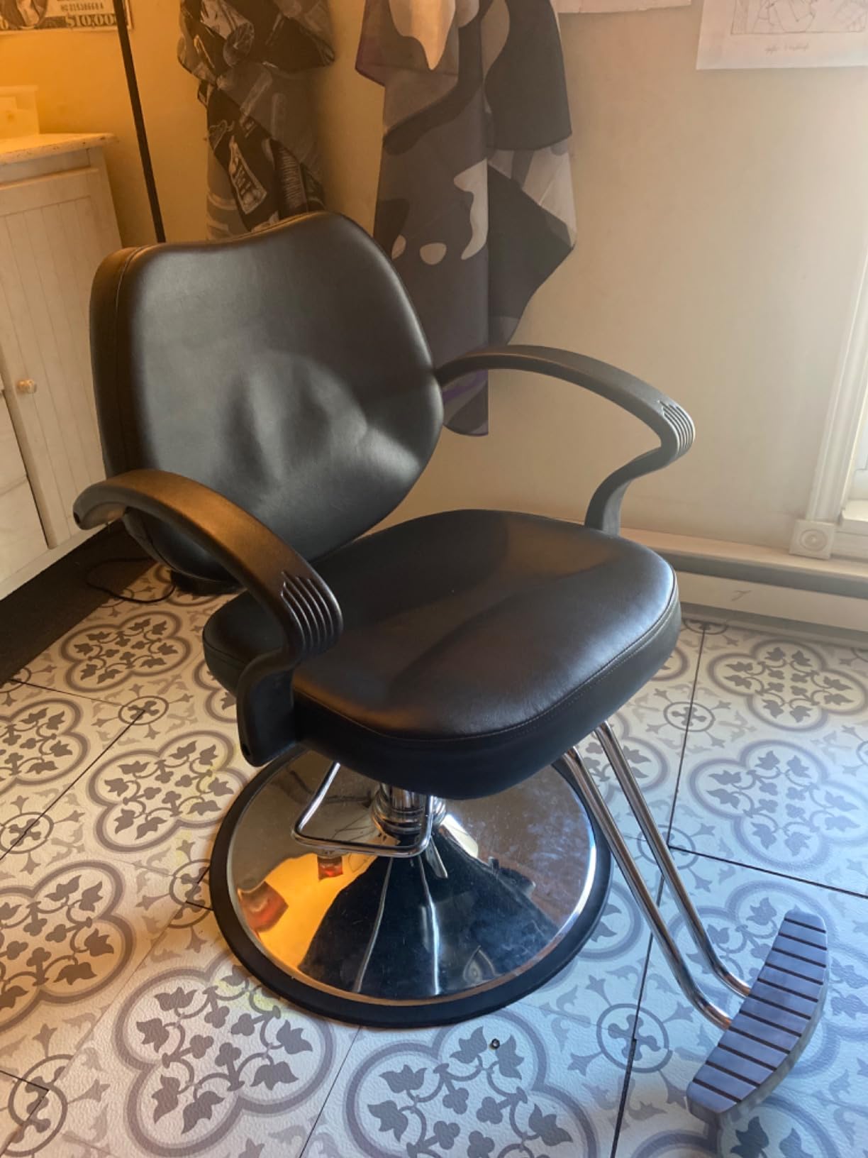 BestMassage Hydraulic Reclining Barber Chair Burgundy, Heavy Duty All Purpose Salon Chair with Adjustable Headrest Footrest and Hydraulic Pump customer photo 1