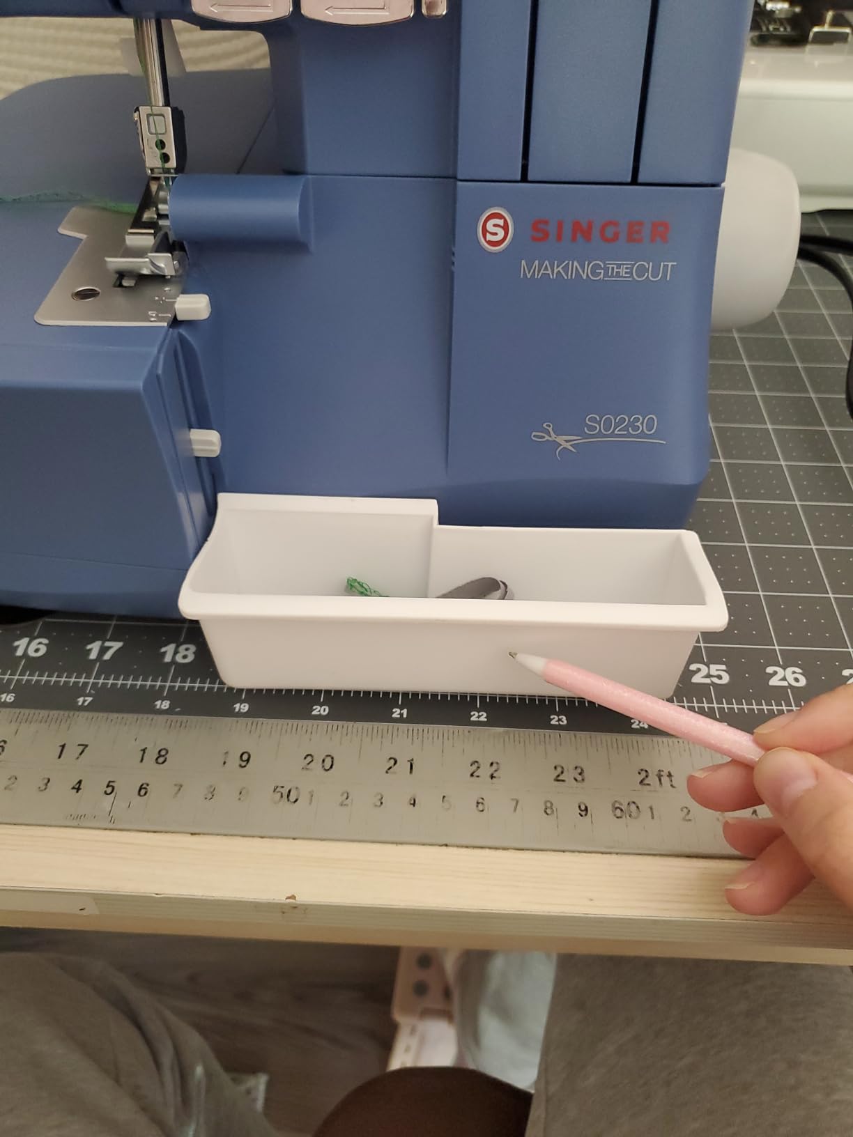 SINGER S0230 Navy Blue Overlock Serger | 2/3/4 Thread Capability | 1300 Stitches/Min | Color-Coded Threading, Differential Feed, Free Arm, Accessories Included customer photo 1