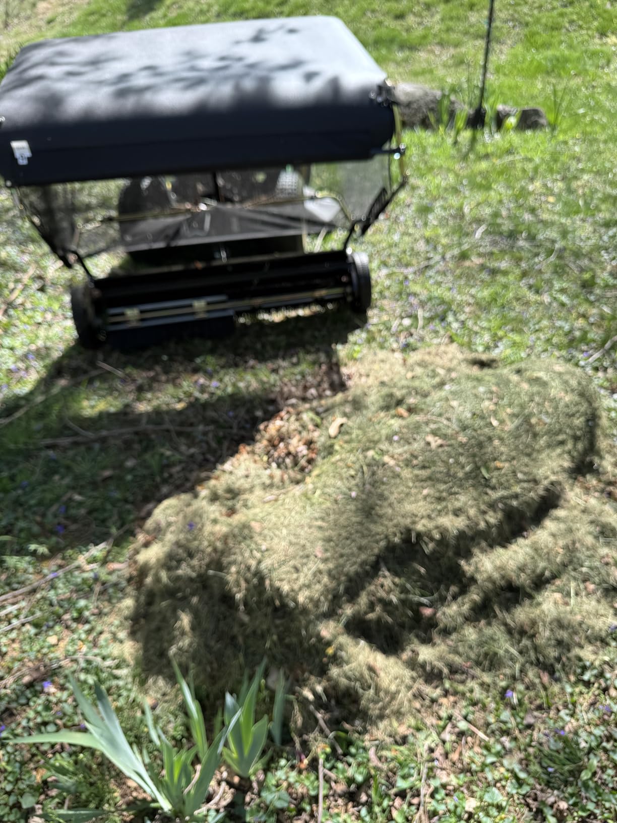 VEVOR Tow Behind Lawn Sweeper 42-inch, 12 cu.ft. Large Pull Behind Lawn Sweeper, Heavy Duty Leaf & Grass Collector with Dumping Rope, Adjustable Sweeping Height for Picking Up Debris & Grass customer photo 2