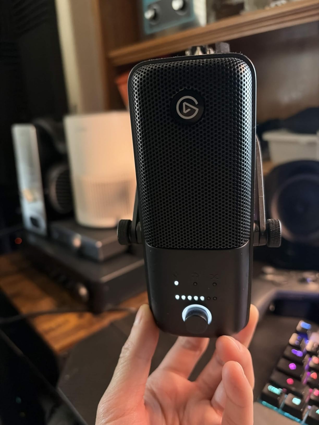 Wave:3 MK.2 USB Condenser Microphone, DSP Effects | ClipGuard 2.0 protection, Auto Gain calibration, Onboard voice enhancer, compressor, EQ, Multifunction dial, USB-C customer photo 1