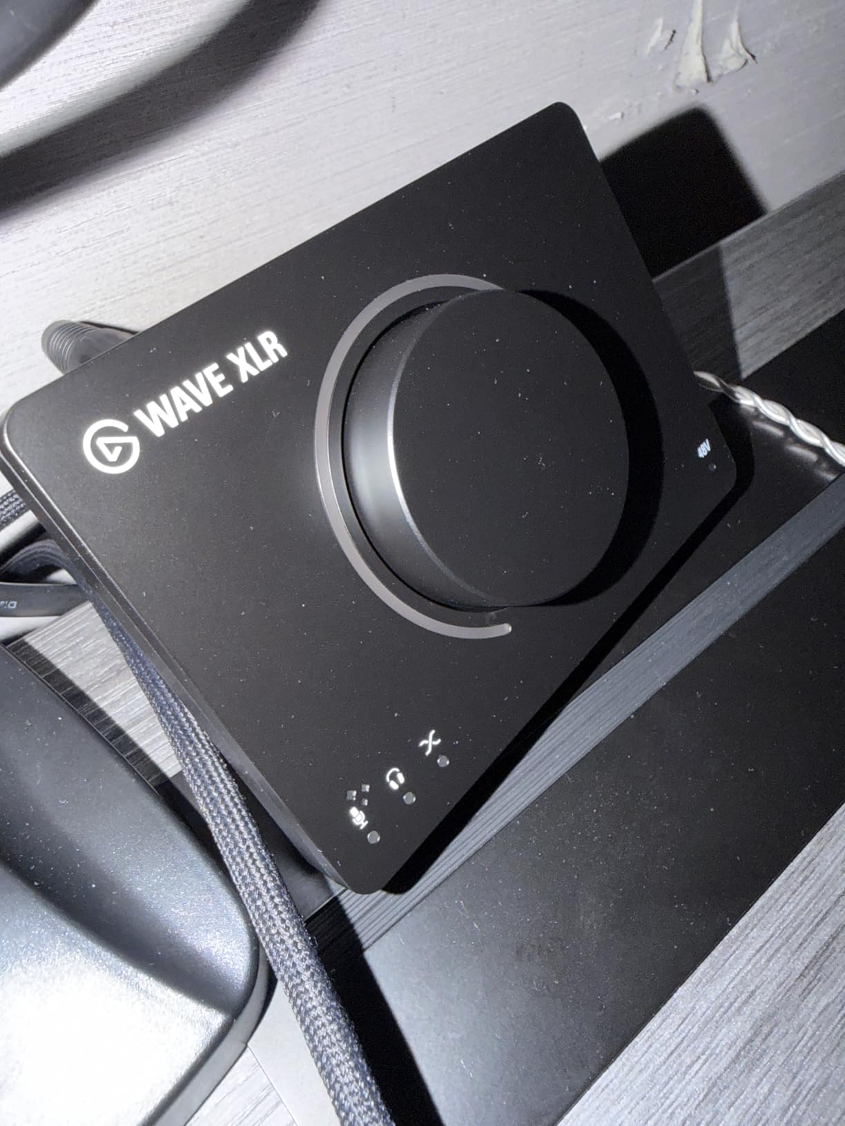 Elgato Wave XLR MK.2 USB Audio Interface and DSP Mixer | 80dB gain, Onboard voice effects, Compressor, EQ, LED level feedback, Touch mute, Ultra-low-latency monitoring, Works with Stream Deck customer photo 1