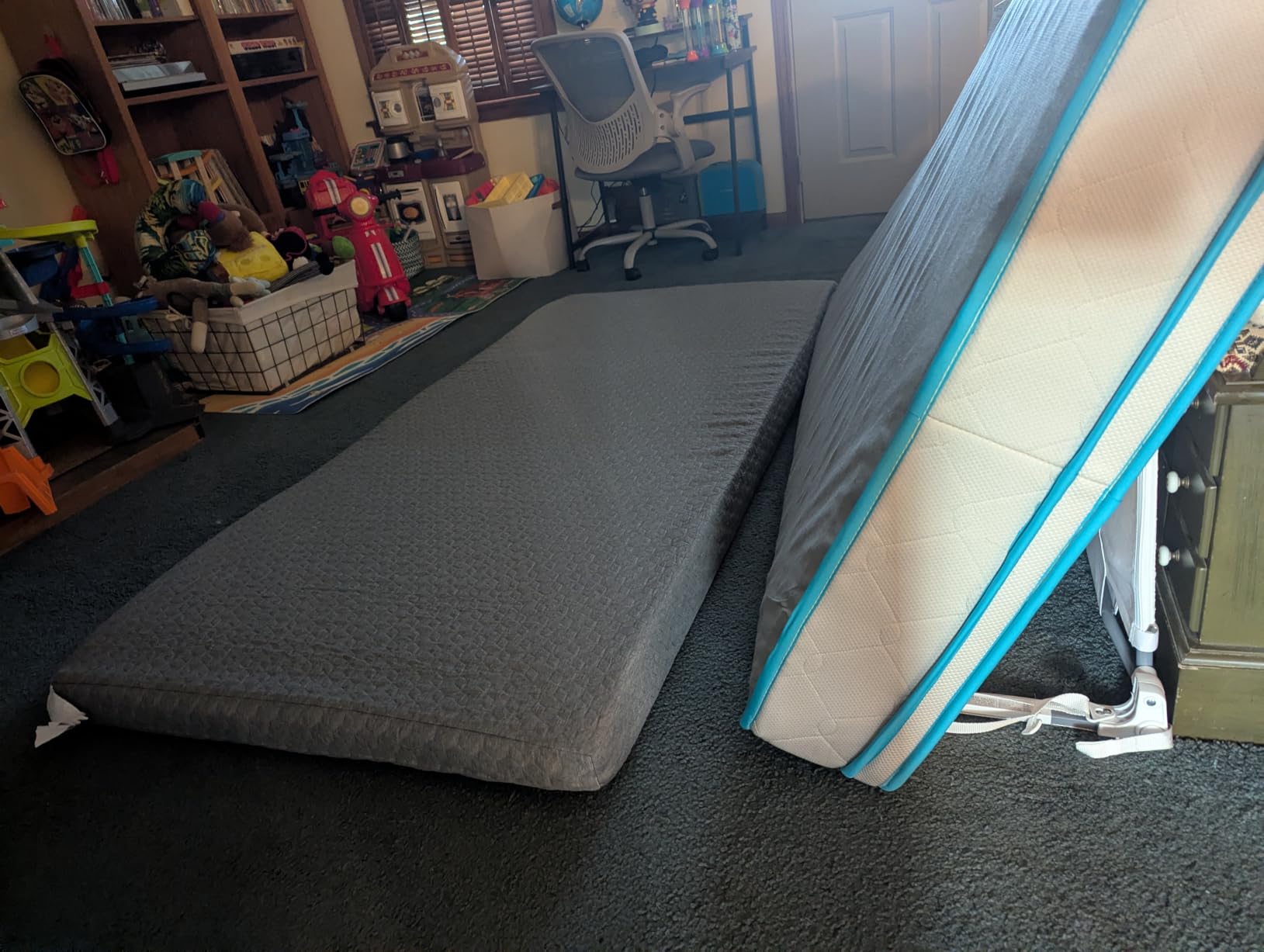 Novilla 14 Inch Queen Size Gel Memory Foam Mattress for Pressure Relief | Green Tea-Infused Foam for Body Contouring customer photo 1