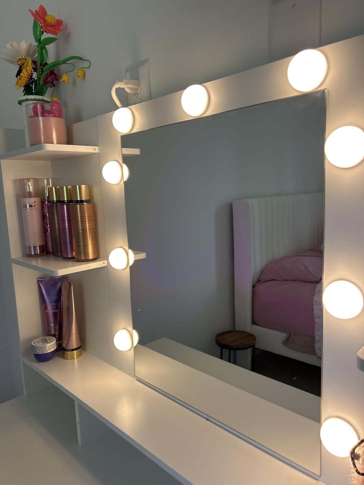 SONGMICS HOME Vanity Desk with Mirror and Lights, Makeup Vanity Table with Power Outlets, 9 Drawers Storage Dressing Table for Bedroom, White customer photo 2