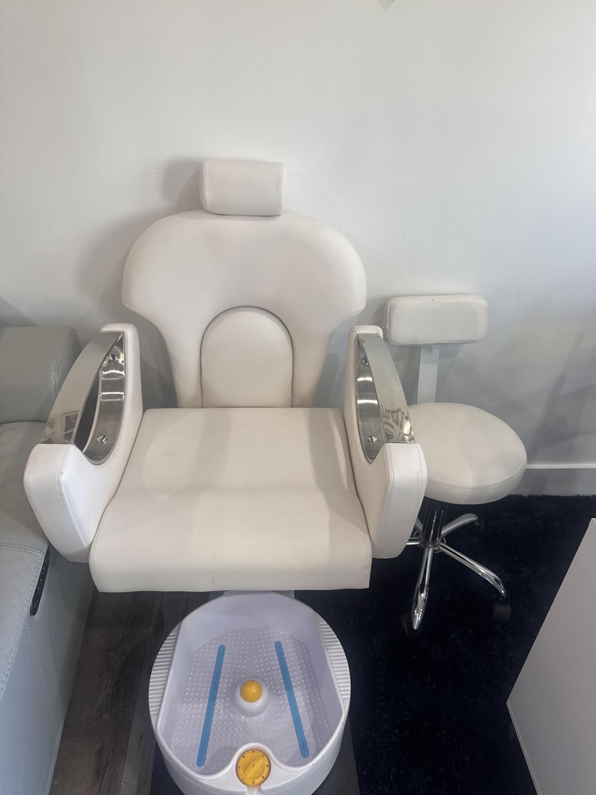 KIGOTY Pedicure Chair No Plumbing,Reclining Pedicure Station Unit with Adjustable Height and 360 Swivel,Hydraulic Foot Spa Chiar with Footrest, Pillow and Massage Foot Bath,Grey-Gold customer photo 1