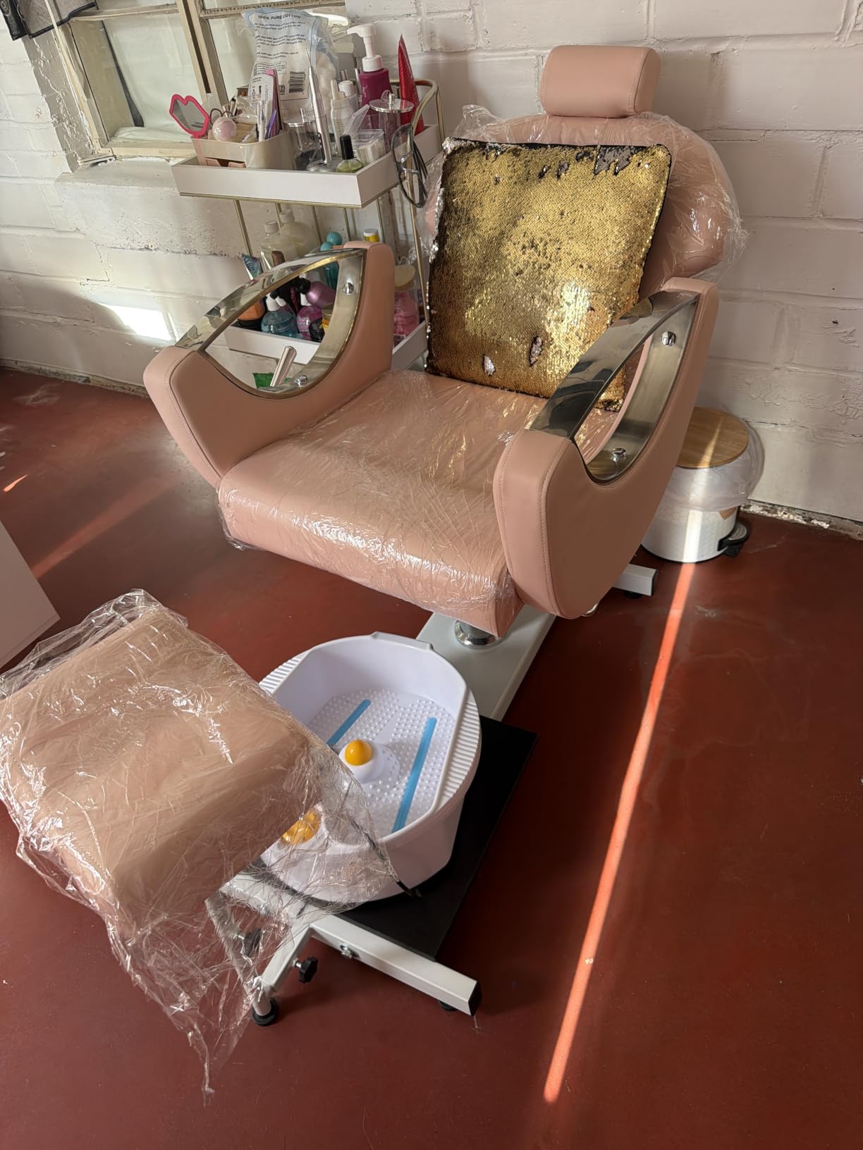 KIGOTY Pedicure Chair No Plumbing,Reclining Pedicure Station Unit with Adjustable Height and 360 Swivel,Hydraulic Foot Spa Chiar with Footrest, Pillow and Massage Foot Bath,Grey-Gold customer photo 2