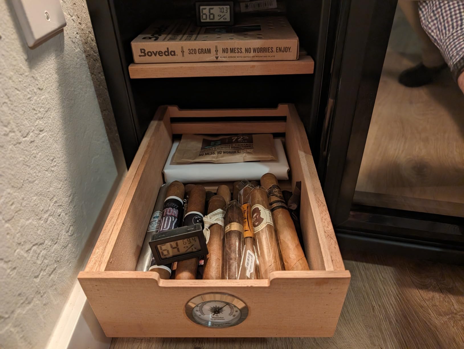 KingChii 16L Cigar Cooler Humidor with Cooling Control System, Electronic Cigar Cabinet Spanish Cedar Shelves & Digital Hygrometer, Father Day Gifts for Men (2 Layers 100 Capacity) customer photo 1