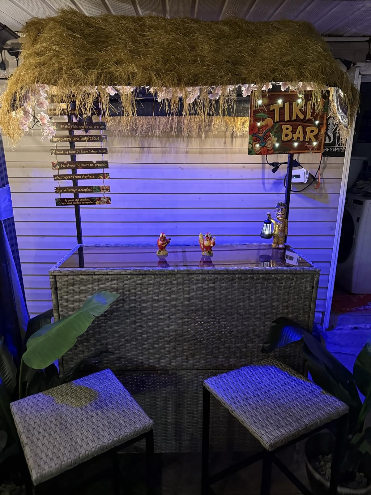 Outdoor Tiki Bar Set with Widen Hula Thatched Shade(48