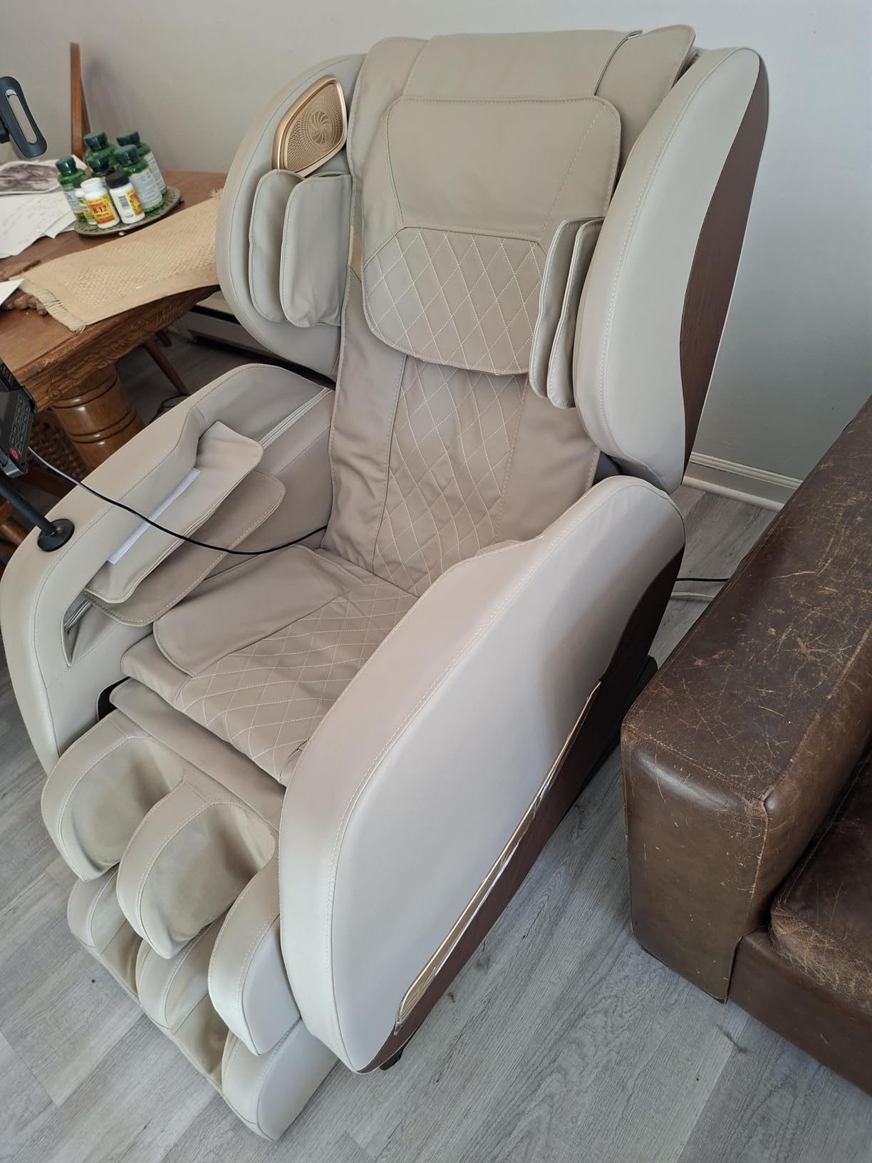2026 Massage Chair, Massage Chairs Full Body and Recliner with 14 Fixed Points, Zero Gravity, Wood Grain Leather, Foot Massage, Airbags, Lumbar Heating, Bluetooth and Control Screen customer photo 1