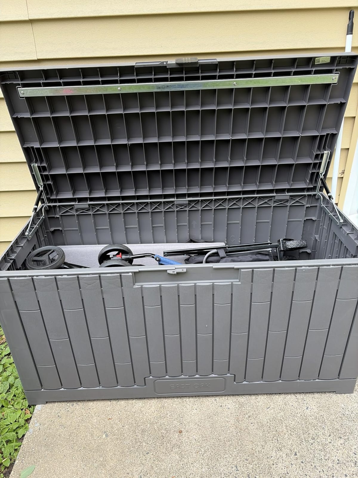 EAST OAK Outdoor Storage Box, 31 Gallon Deck Box for Patio Cushions, Pool Accessories & Garden Tools, Waterproof Resin Storage Container, Ash Grey customer photo 1
