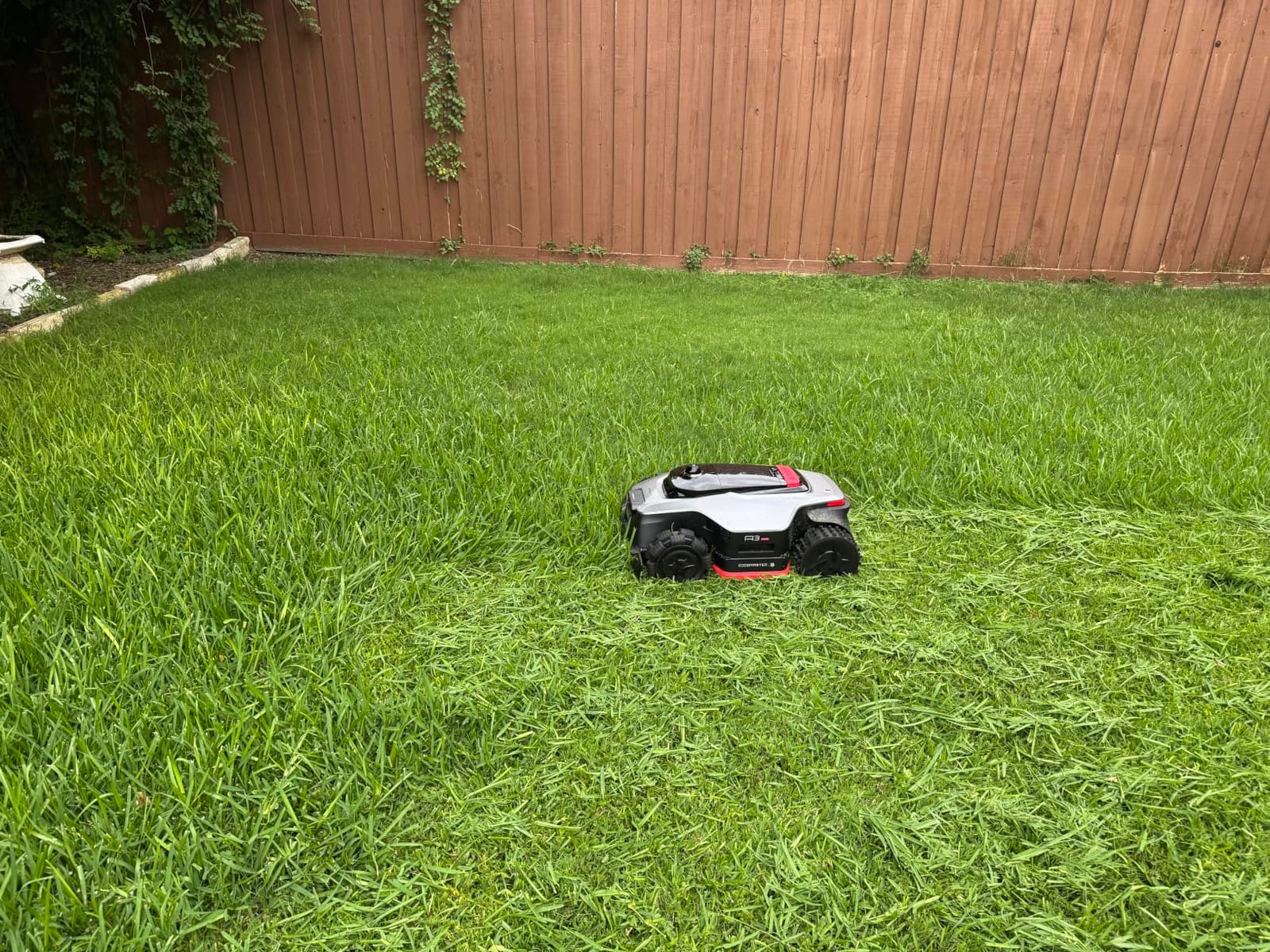 DREAME Robot Lawn Mower A3 AWD Pro 5000 + Garage Set for 1.25 Acre customer photo 2