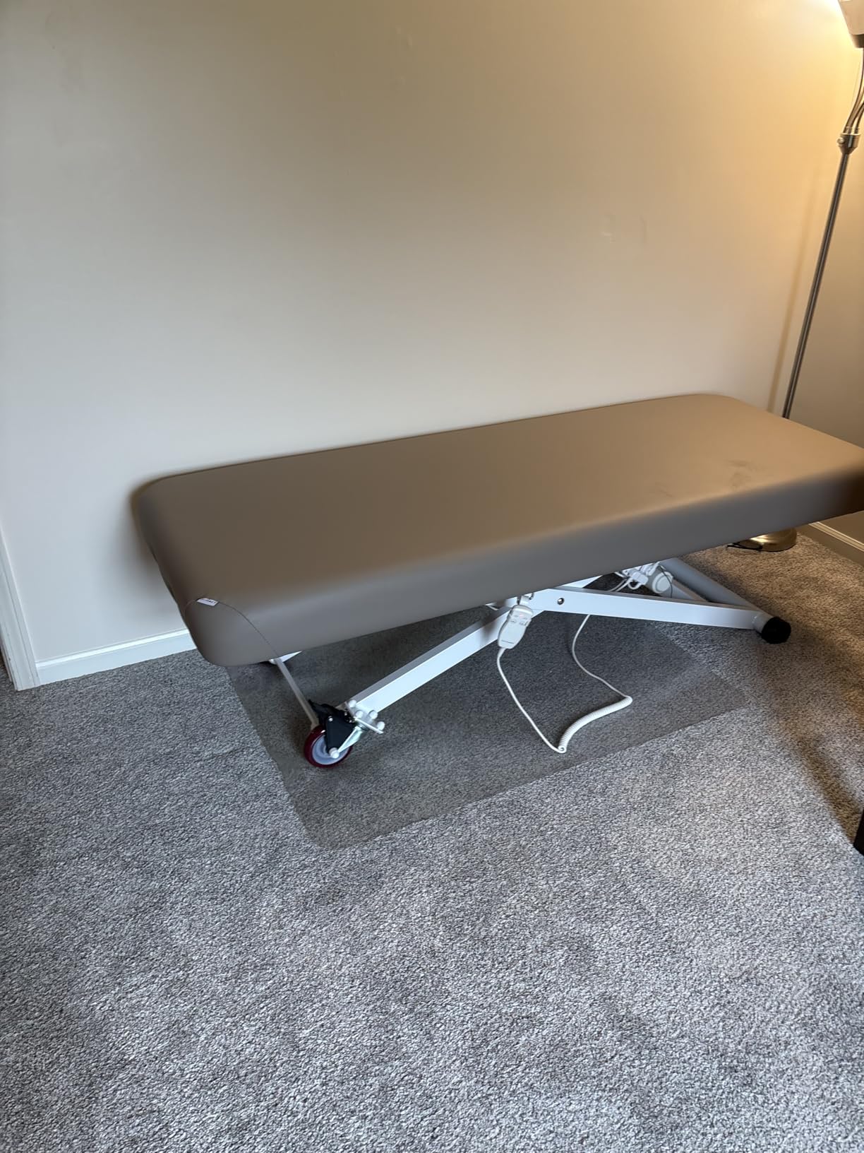 Professional Electric Massage & Spa Table, Flat Top, Beige customer photo 1