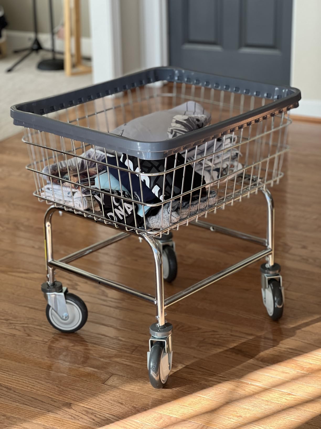 R&B Wire® 100E Heavy Duty Wire Laundry Cart | 2.5 Bushel | Steel Frame with Chrome Finish | Commercial Laundry Basket | Industrial Bumper | 5
