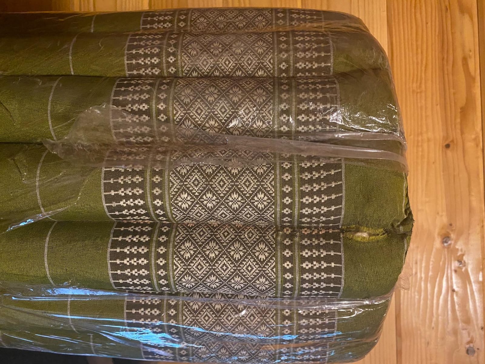 Leewadee - Foldable Floor Mattress - Japanese Roll Up Futon -Trifold Tatami Mat- Guest Floor Bed - Camping Mattress - Thai Massage Mat, Kapok Filled, 75 x 28 inches, Blue customer photo 2