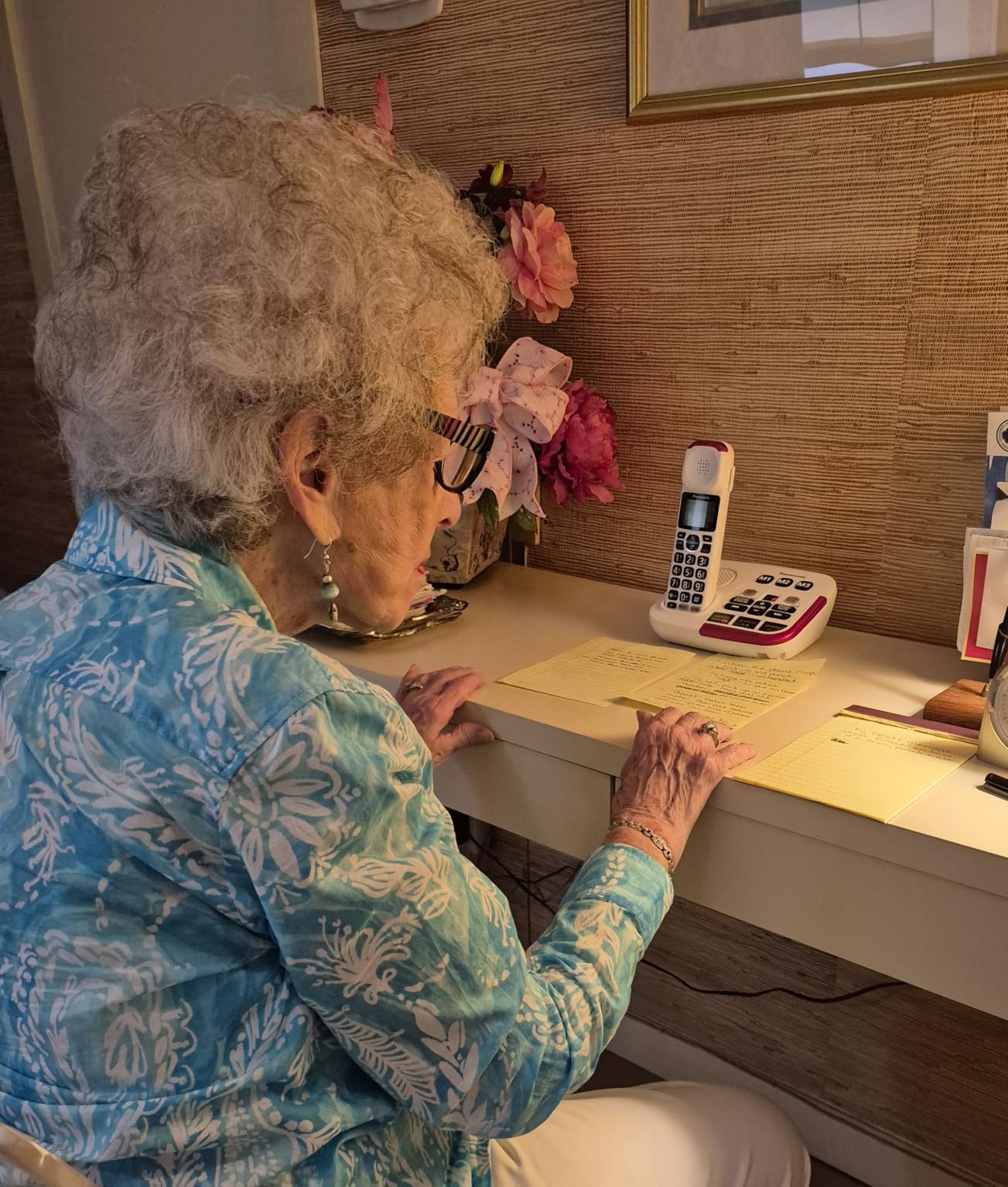 Panasonic 1 Handest Amplified Cordless Phone with Slow Talk, 50dB Volume Boost, 112dB Lound Visual Ringer, Hearing Aid Compatibility, Large Screen and Backlit Keypad - KX-TGM450S (Silver) customer photo 2