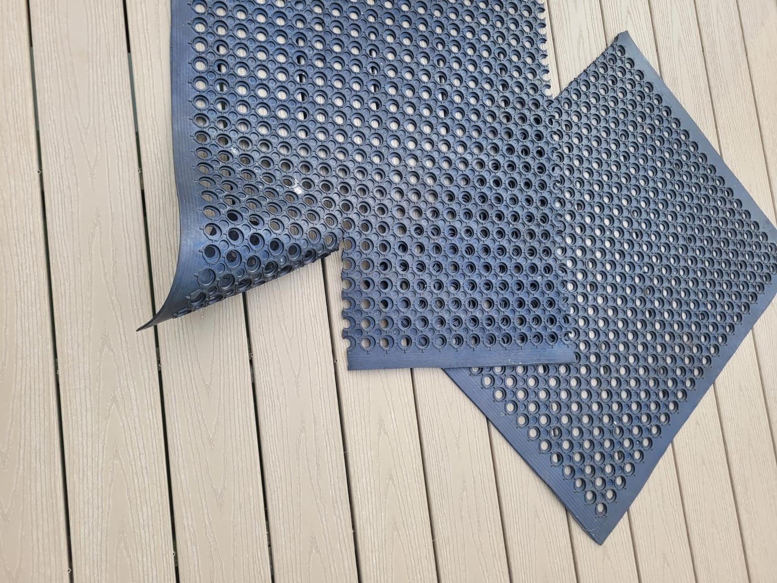 ROVSUN Rubber Floor Mat with Holes, Anti-Fatigue/Non-Slip Drainage Mat, for Industrial Kitchen Restaurant Bar Bathroom Utility Garage Pool Entry Door Mat, Indoor (36'' x 60'' Black 1Pcs) customer photo 1