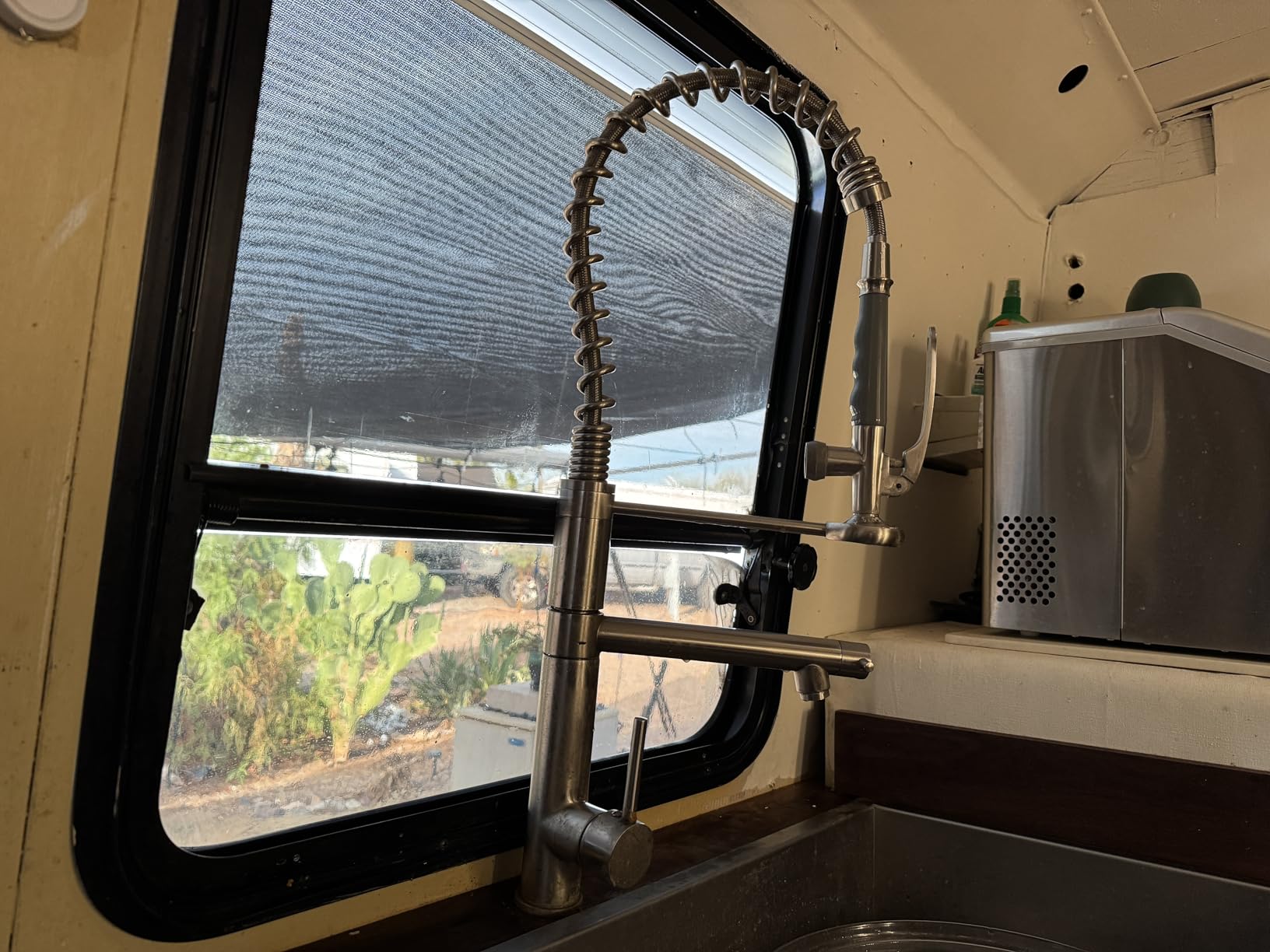 AIMADI Commercial Kitchen Faucet with Pull Down Sprayer,Single Handle customer photo 1