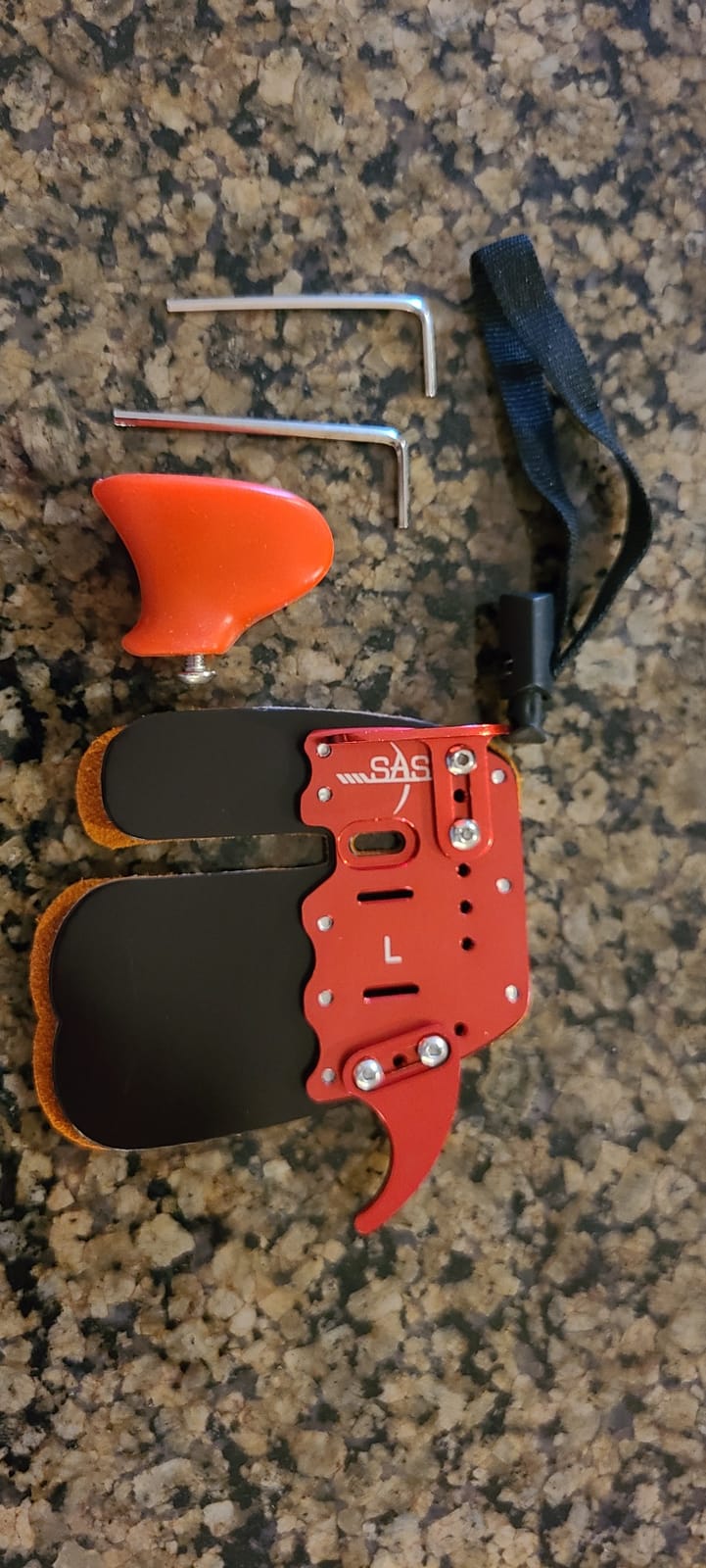 SAS Elite Archery Finger Tab, Anodized Aluminum & Double Leather customer photo 2