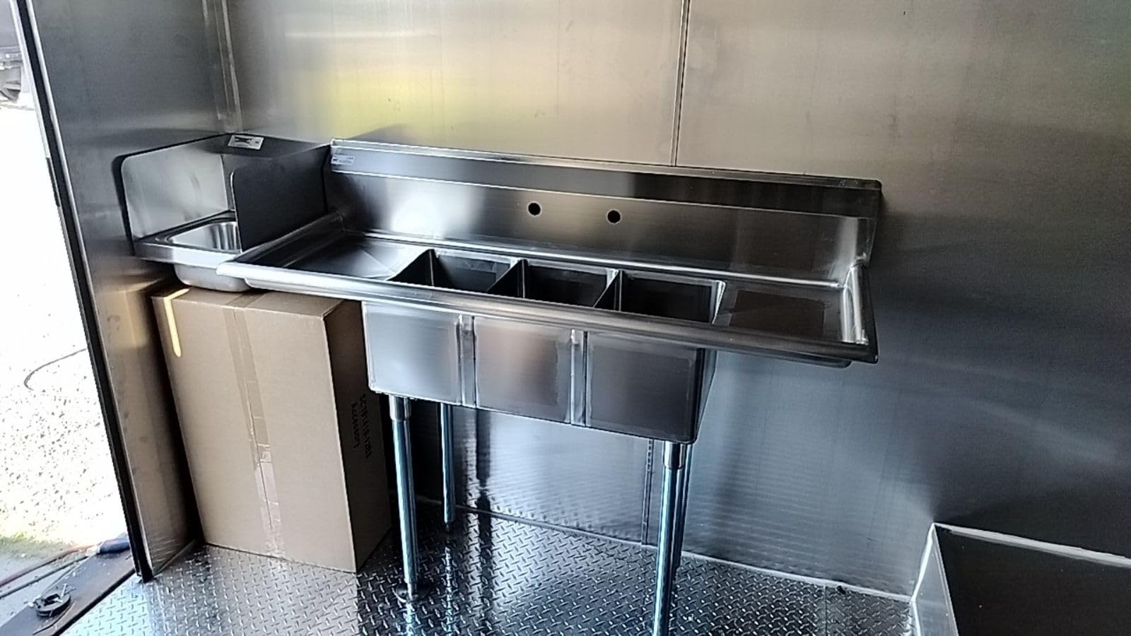 KoolMore - SC101410-12B3 3 Compartment Stainless Steel NSF Commercial Kitchen Sink with Right and Left Drainboards - Bowl Size 10