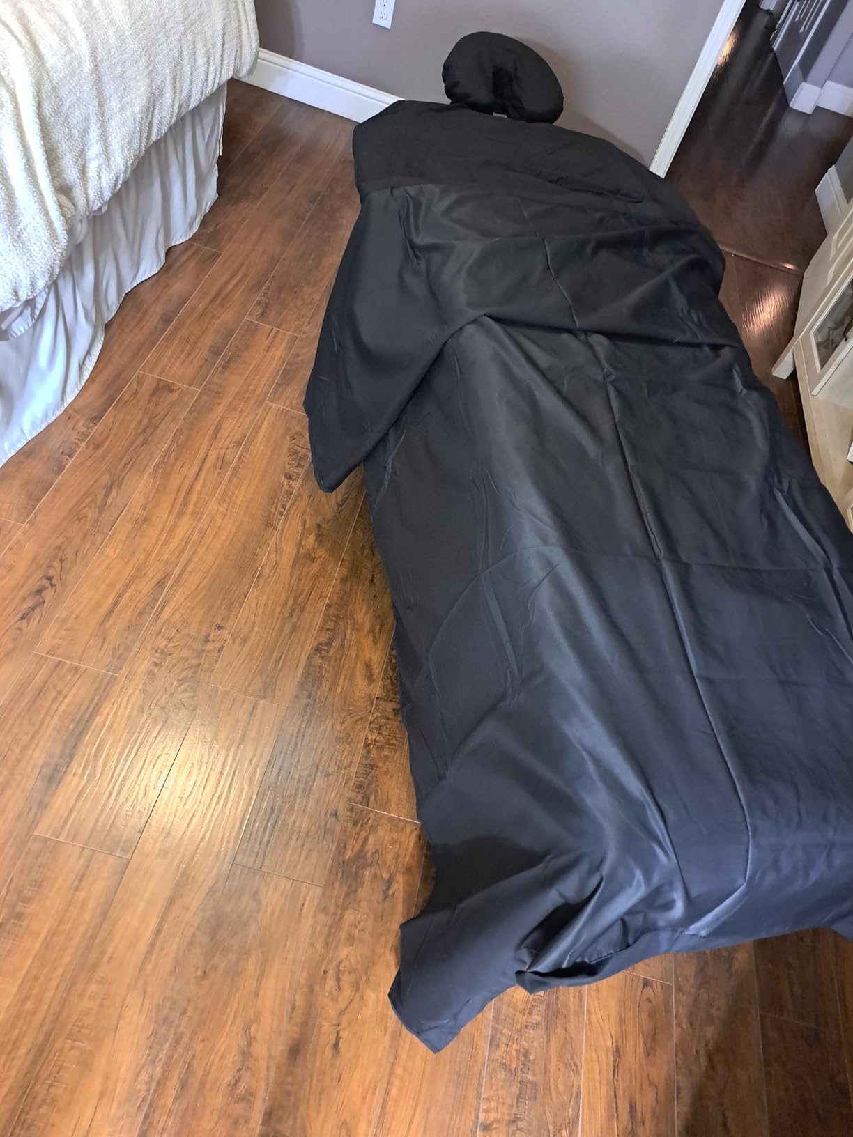 Yaheetech 84x24in Portable Massage Table Folding Adjustable Lash Bed, Black customer photo 1