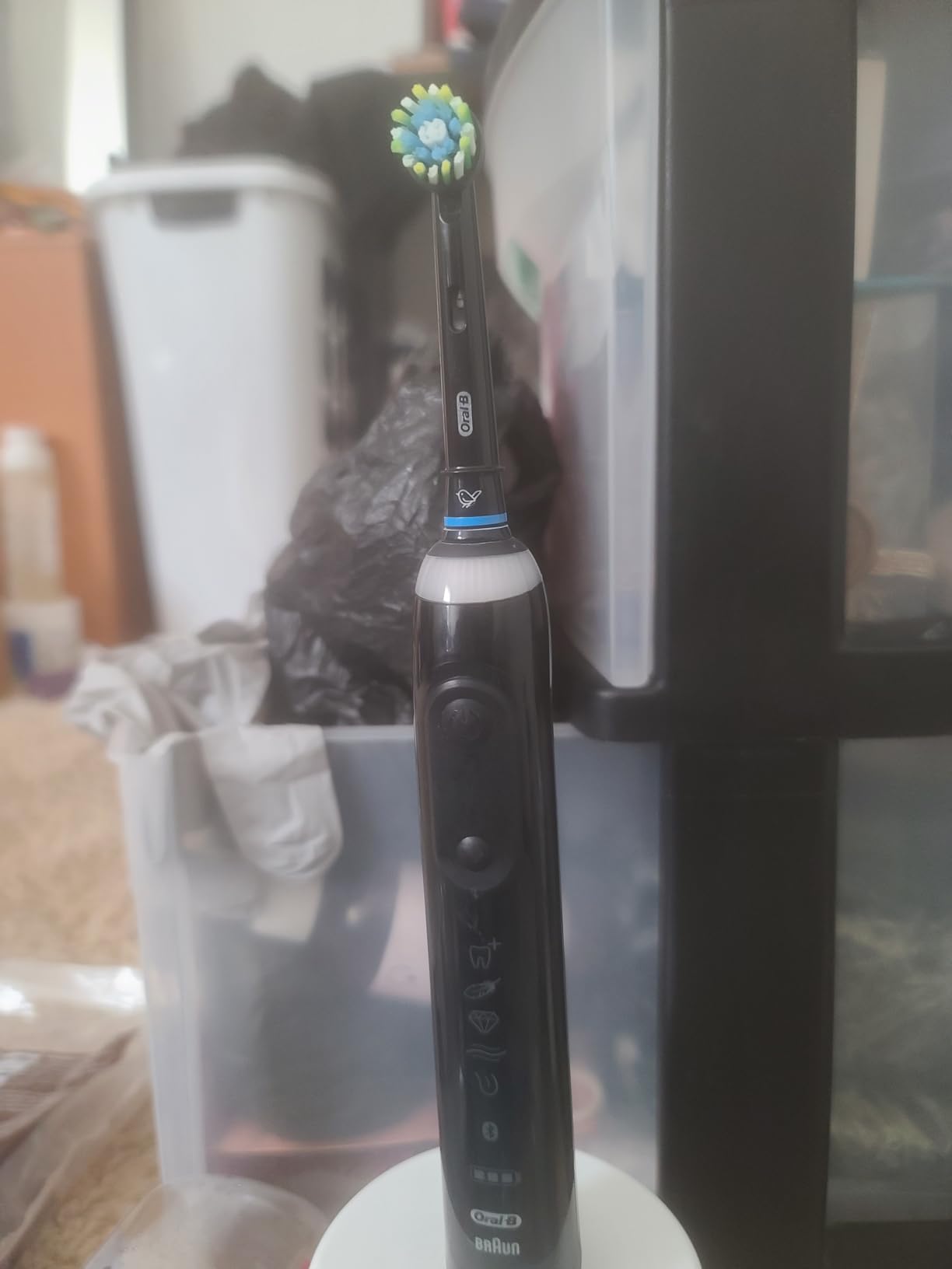 Oral-B Genius X Limited Rechargeable Electric Toothbrush with 1 Replacement Brush Head, Travel Case, White customer photo 1