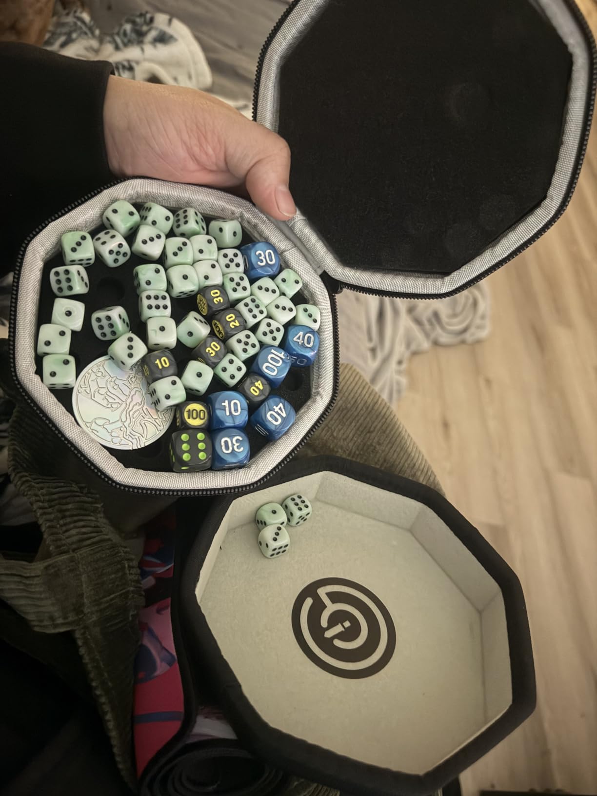 GEEKON Protective Dice Case with Foam Padding and Nesting Felt Dice Tray for Board Games and RPGs - Holds up to 75 dice! (Black) customer photo 1