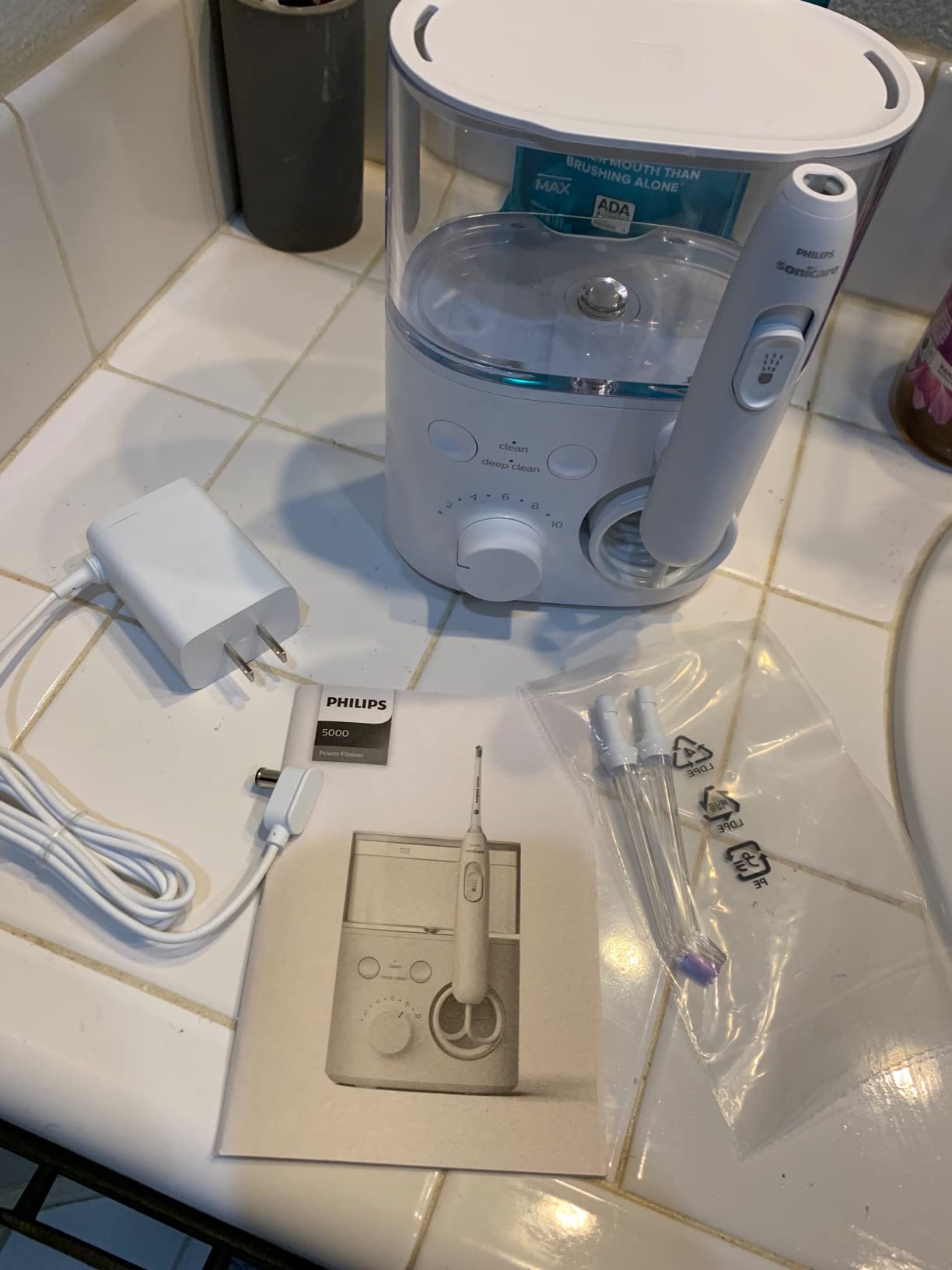 Philips Sonicare Countertop Power Flosser 5000, 2 Nozzles, White customer photo 1