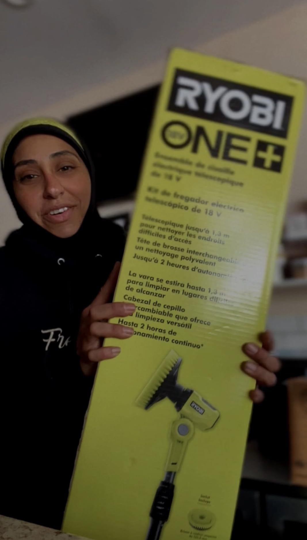 RYOBI ONEAND 18V Cordless TELESCOPING Power Scrubber KIT with 2.0 AH Battery and Charger P4 customer photo 2