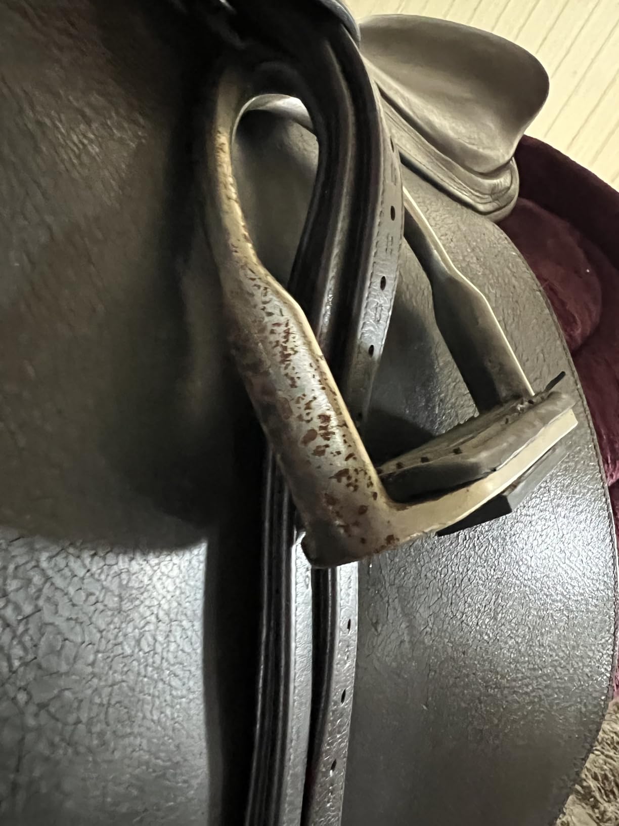 QWORK Horse Riding Stirrups, Hose Saddle, Safety Stirrup, Stainless Steel English Riding Protection Saddle, Knee Ankle Reduce Pressure, 1 Pair customer photo 1