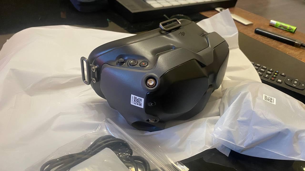 DJI (Refurbished) FPV Goggles V2 for Drone Racing Immersive Experience, Supports up to 110 minutes of flight Black (Renewed) customer photo 1