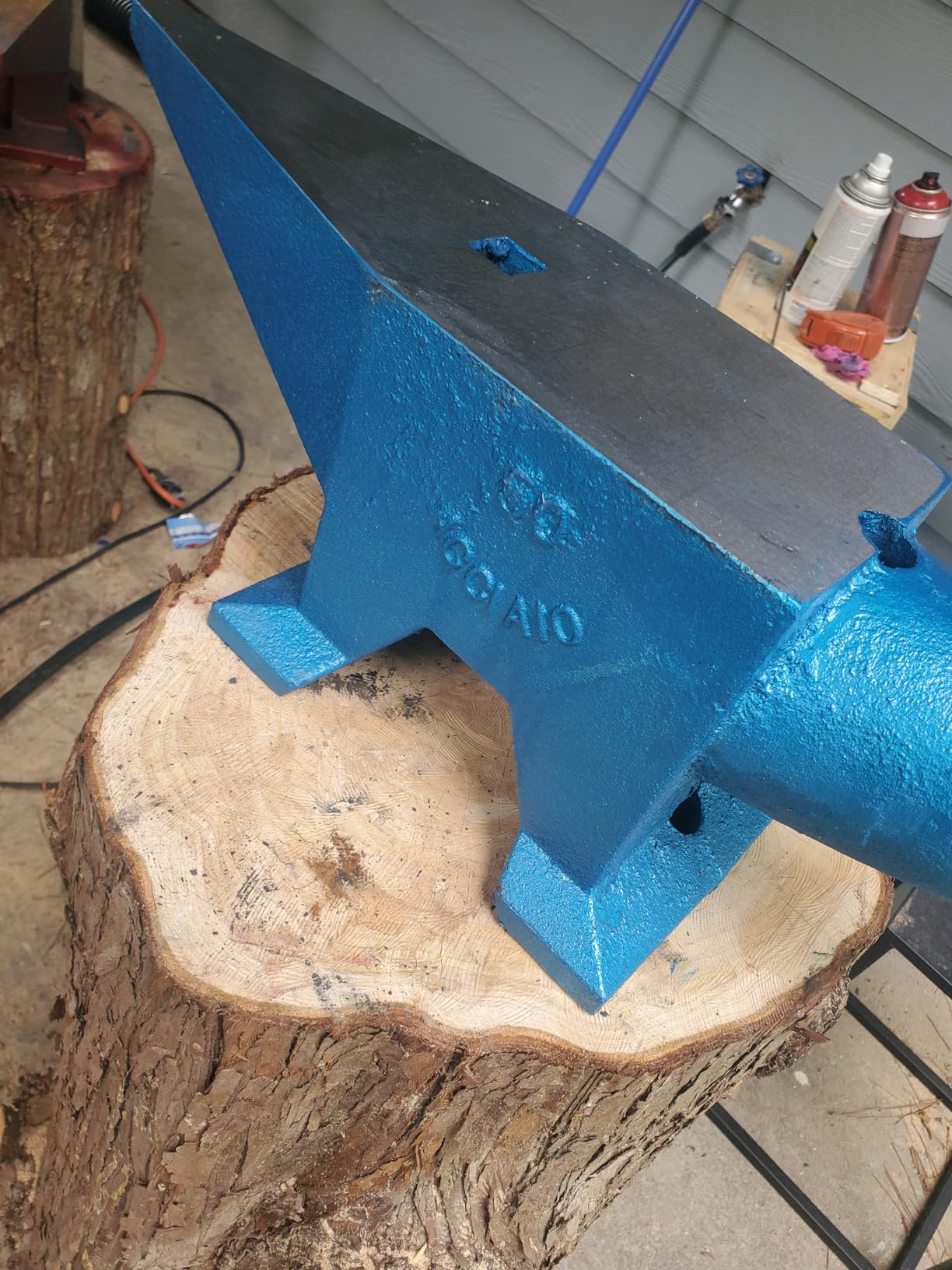 VEVOR Single Horn Anvil, 9 Lbs Cast Steel Anvil, High Hardness Rugged Round Horn Anvil Blacksmith, Compact Design and Stable Base, Forge Tools and Equipment, Metalsmith Tool for Bending and Shaping customer photo 2