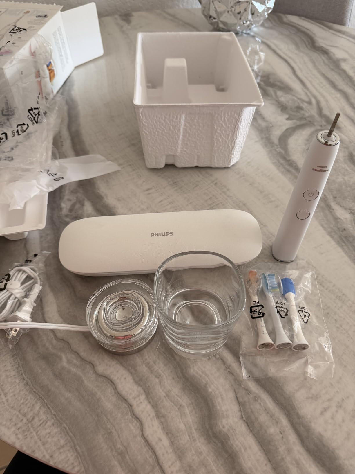 Philips Sonicare DiamondClean 9500 Electric Toothbrush 3 Brush Heads, White customer photo 2