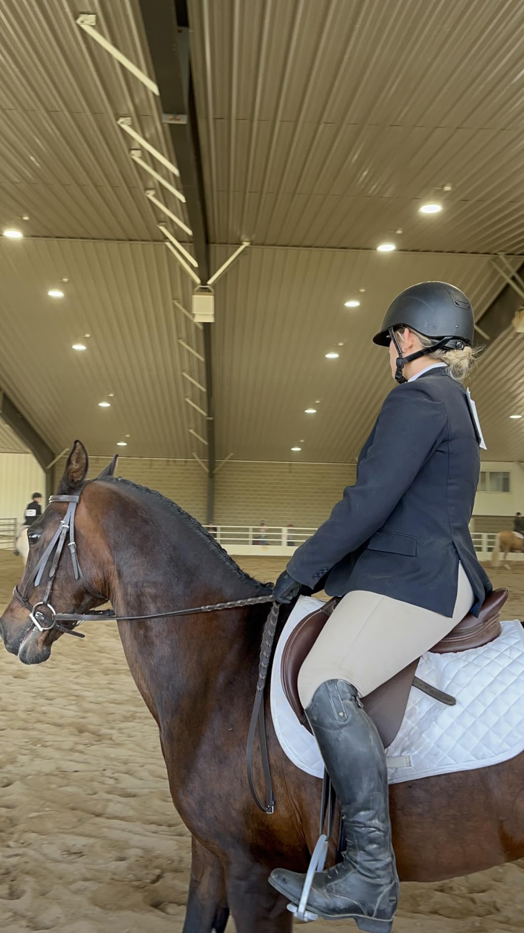 Henri de Rivel Novice Club Close Contact Saddle – Beginner Jumping Saddle with Flatter Seat, Padded Flaps & Knee Rolls customer photo 1