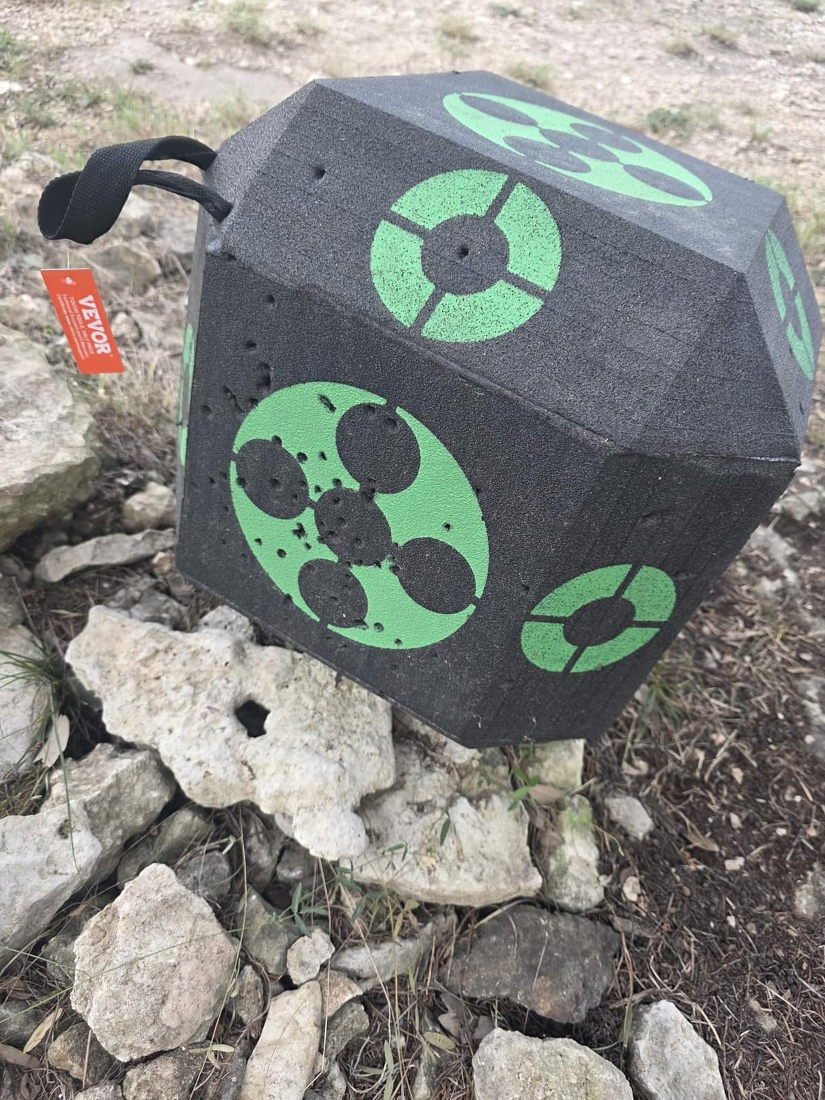 VEVOR Archery Target Block, All-Side Bow Target Block, Outdoor Portable Archery Target with Carry Handle, Easy Arrow Removal, Great Visibility, Lightweight, Easy to Transport, Black customer photo 1
