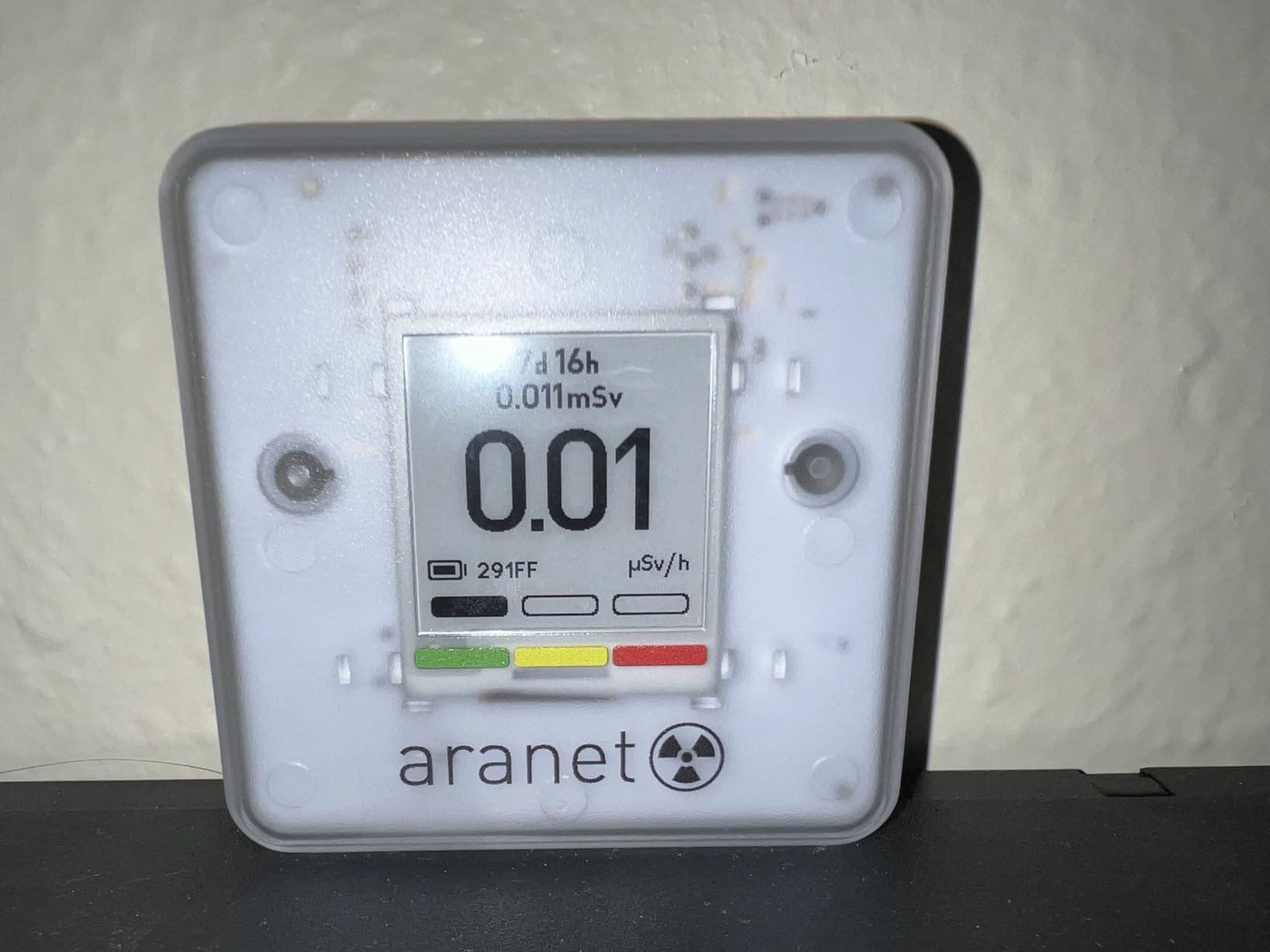 SAF Aranet Radiation Detector, Dosimeter, Portable, Measures Dose Rate & Total Dose of Ionizing Radiation, E-Ink Display, 4-Year Battery Life, Bluetooth Connection, Free App with Graphics & Alarm customer photo 2
