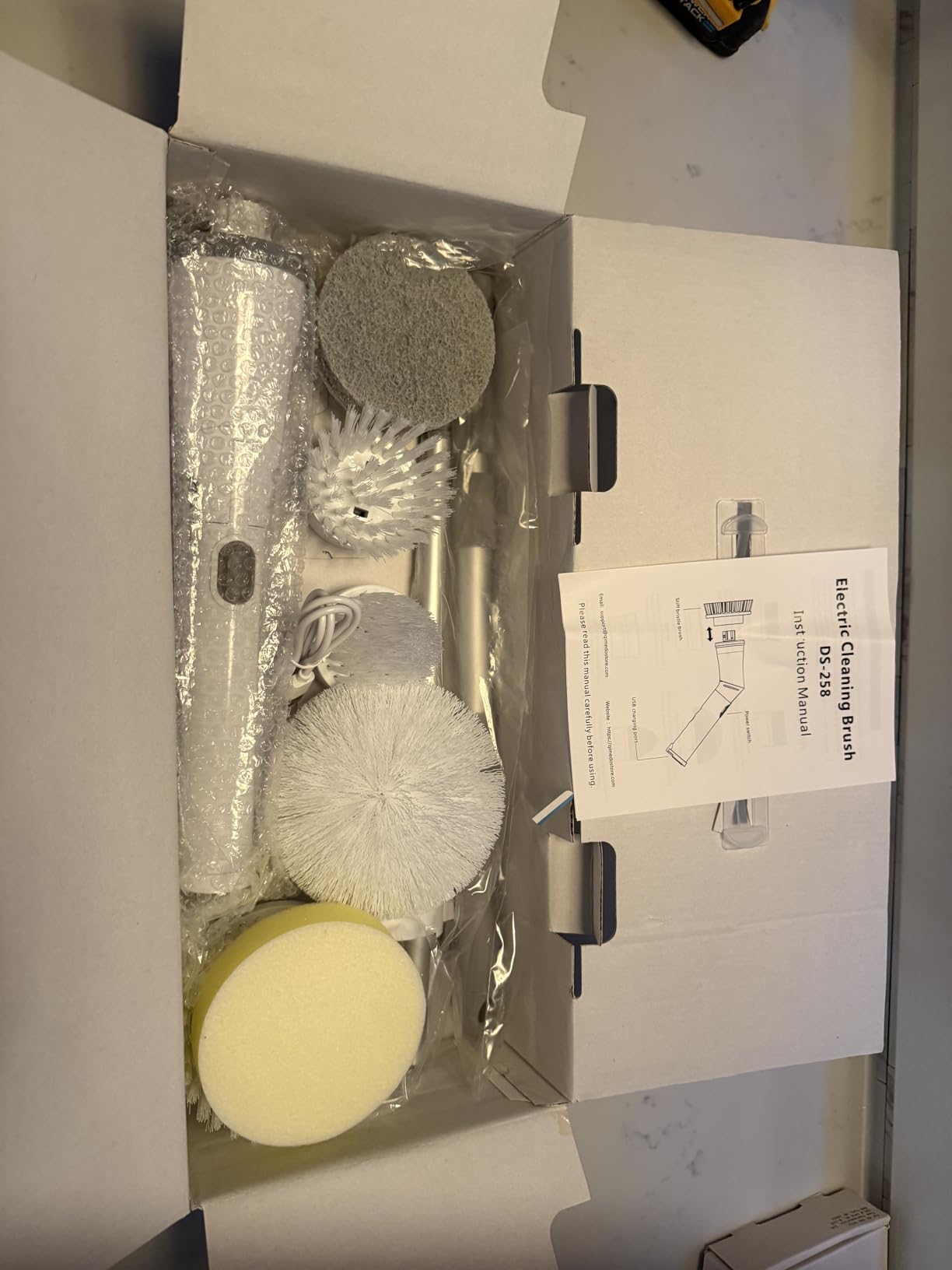 Qimedo Electric Spin Scrubber Q3, 6000mAh, Extra-Large Brush Head, 1200RPM customer photo 1