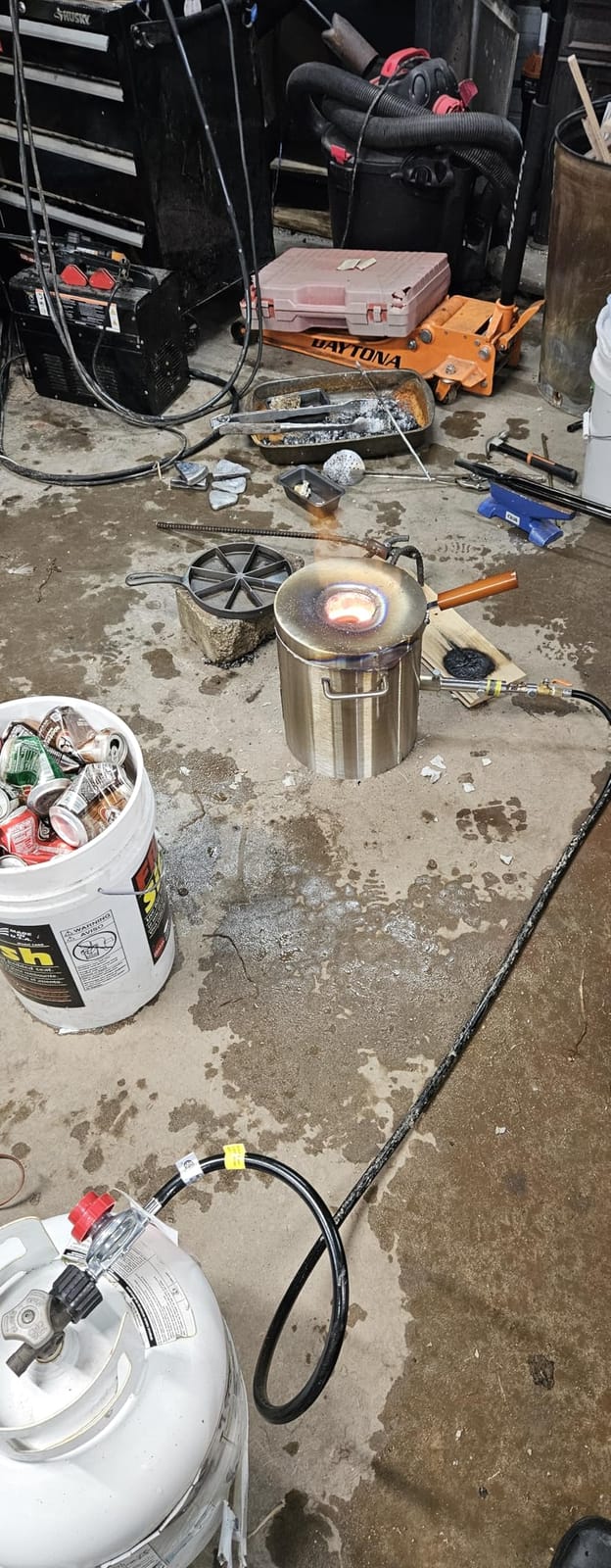 VEVOR 16KG Propane Melting Furnace Kit, Gas Metal Smelting Kit, Dual Burner Foundry Home Kiln with Crucibles and Tongs, Forge Casting Tool for Gold Silver Copper Aluminum Metal Recycle customer photo 2