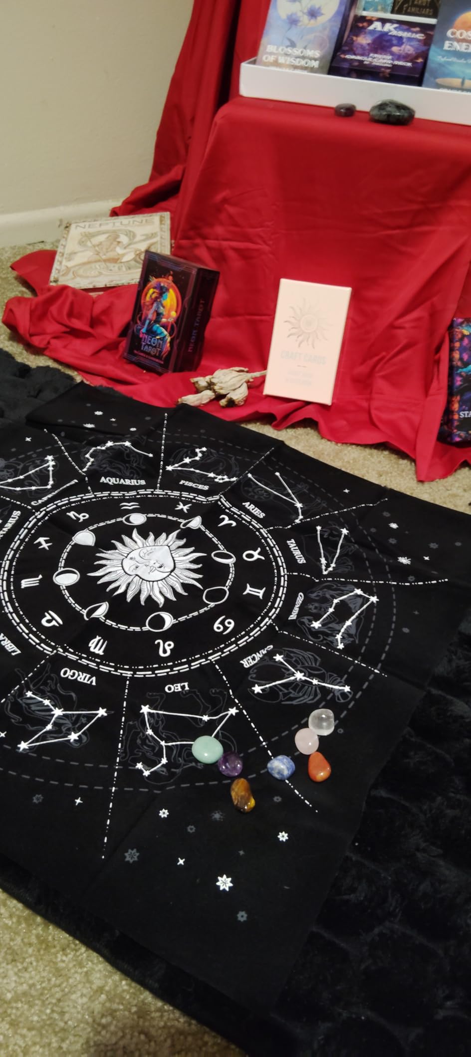 Knana 9Pcs Tarot Altar Cloth Velvet Tarot Mat with Tarot Bag, Crystals 3 customer photo 2