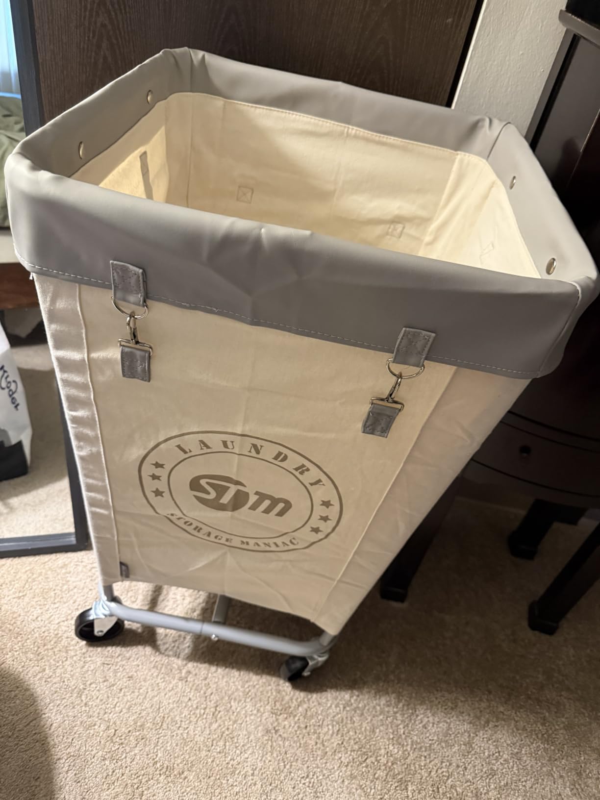 STORAGE MANIAC Commercial Laundry Hamper with Heavy Duty Steel Frame, 320 L Industrial Laundry Basket Cart with Wheels for Hotel, Home, Laundry Room, 31.7''L x 19.3''W x 30.91''H, Large Green customer photo 1
