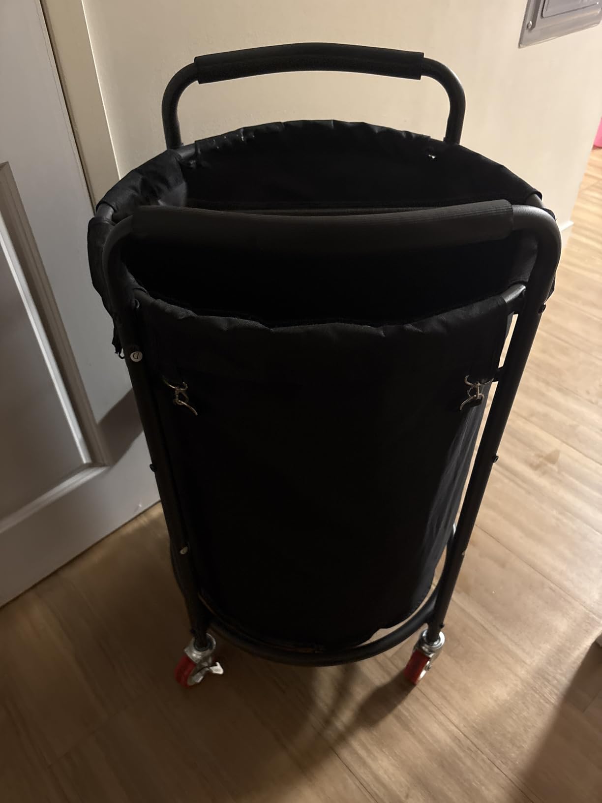 FAVOOSTY 470L Heavy Duty Commercial Laundry Cart with Wheels,Industrial Rolling Laundry Hamper, Extra Large Laundry Basket, Metal Frame for Hotel/Hospital/Home, 440lbs (Black) customer photo 1