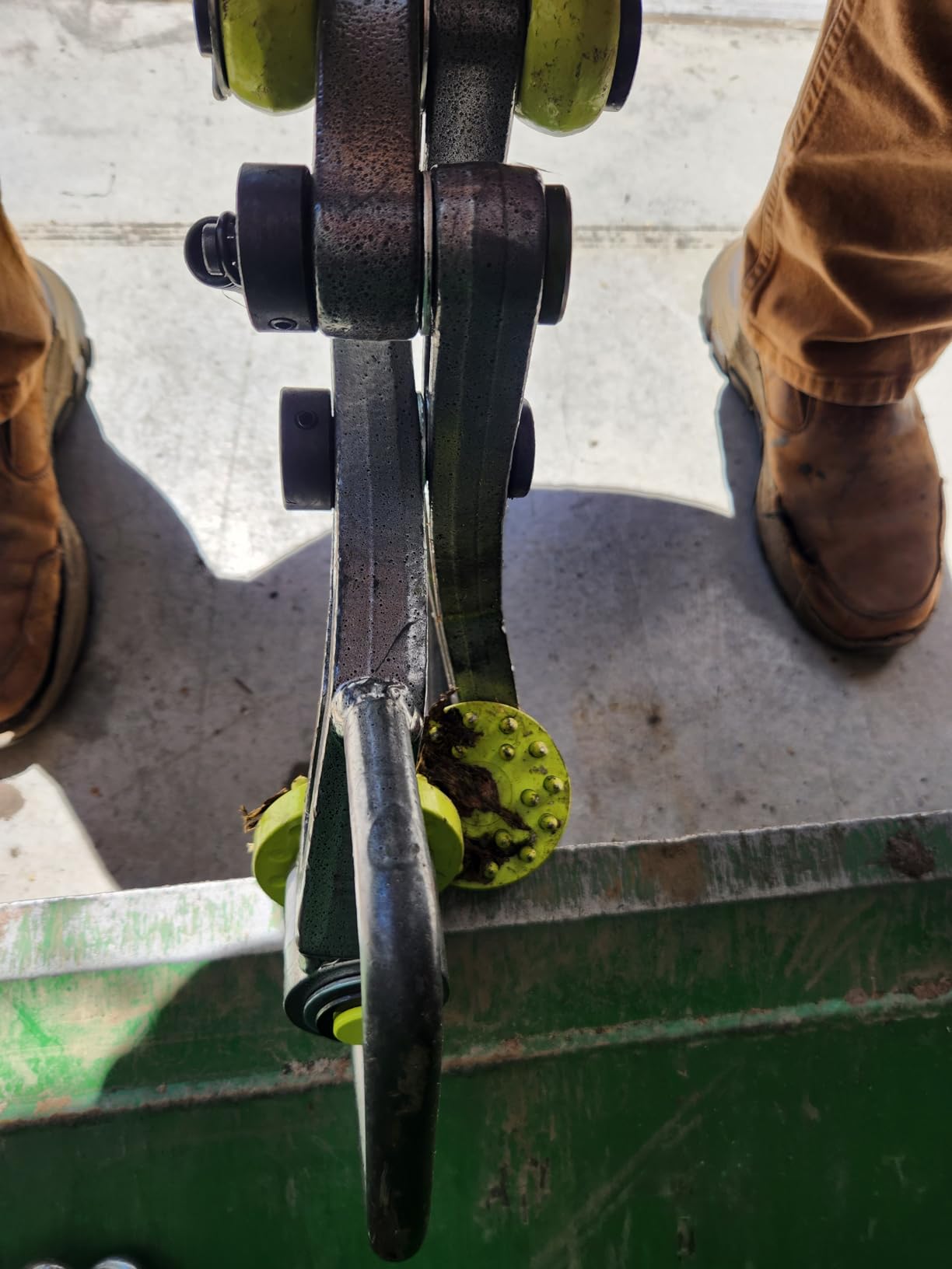 Brush Grubber BG-11 Xtreme Brush and Tree Stump Puller Remover Tool with No Slip Gripping Teeth, Rotating Grip Pads, and Handles customer photo 1