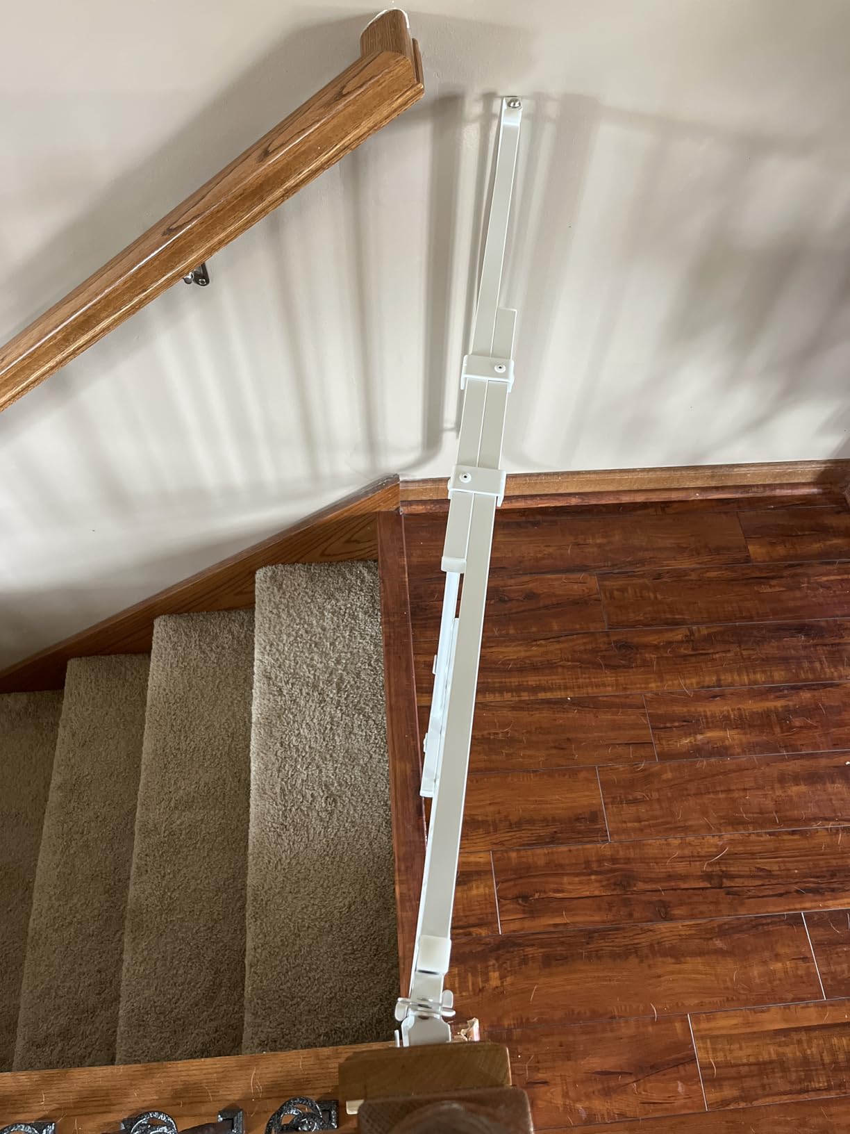 Cardinal Gates SS30 Stairway Special Baby and Pet Gate, 27-42.5 in, White customer photo 1