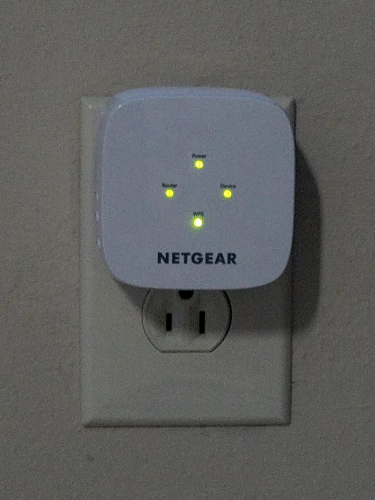 NETGEAR WiFi Extender EX5000, up to 1,500 sq ft, 1.2 Gbps customer photo 1