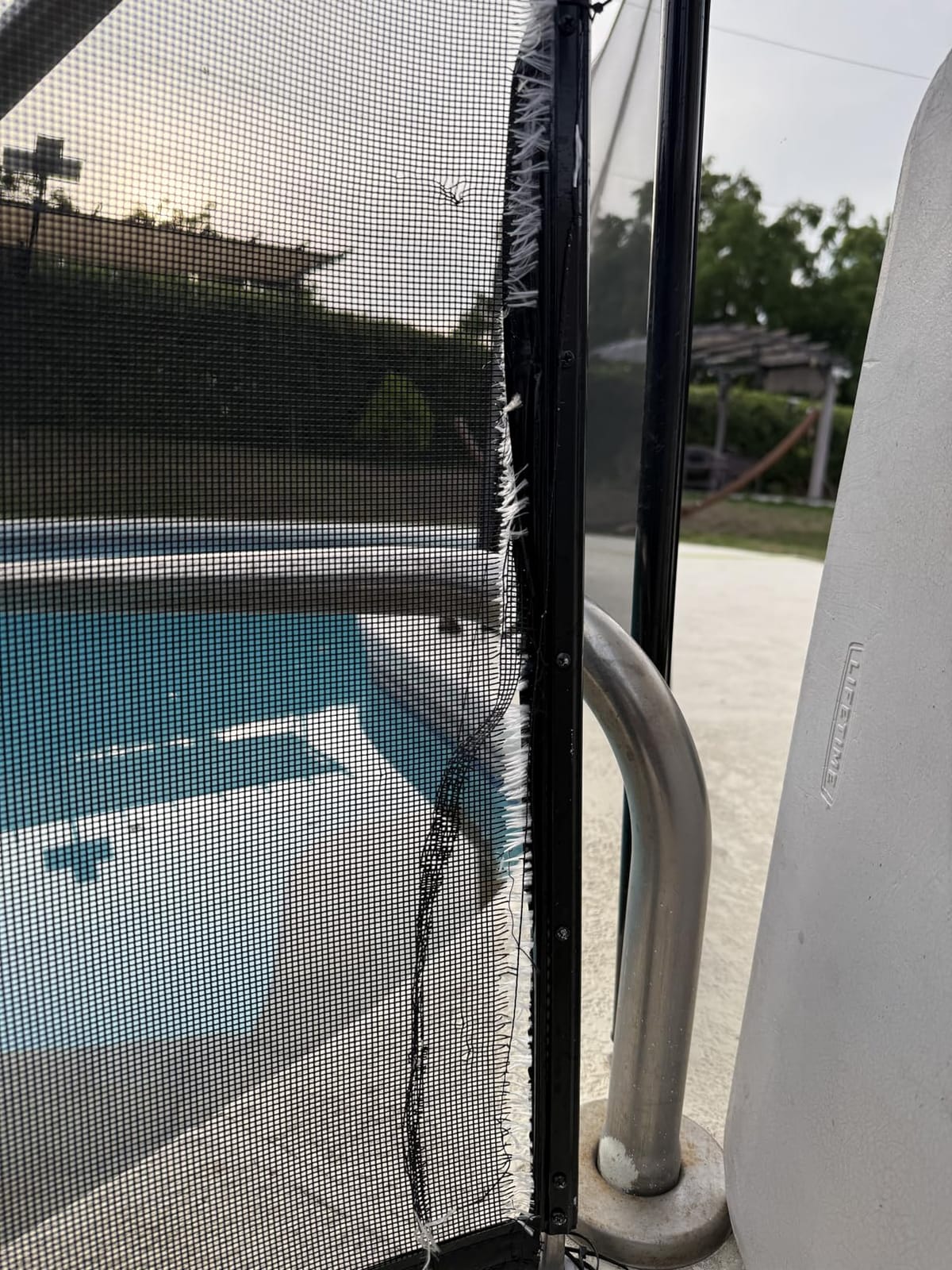 VINGLI Pool Fence 4Ft x 96Ft, Swimming Safety Fencing for Inground Pools customer photo 1