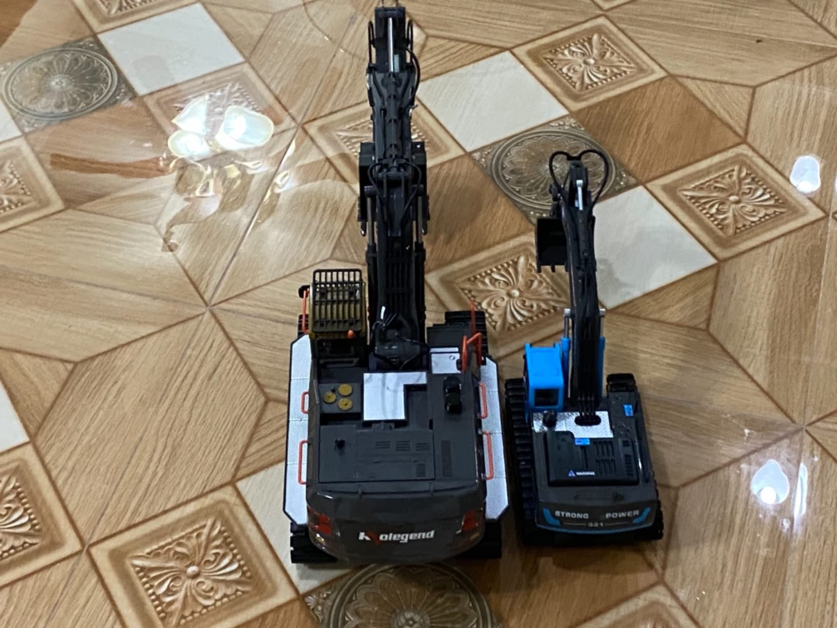 kolegend Remote Control Excavator Toy 1/14 Scale RC Excavator, 22 Channel Upgrade Full Functional Construction Vehicles Rechargeable RC Truck with Metal Shovel and Lights Sounds customer photo 1