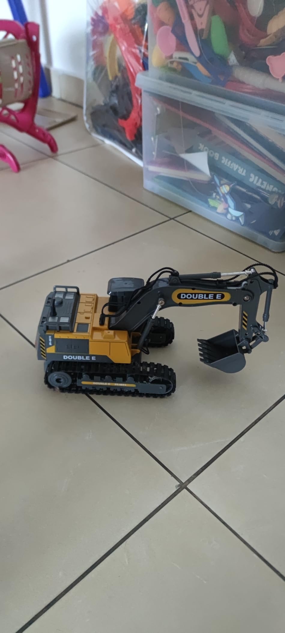 DOUBLE E Remote Control Excavator Toy RC Excavators Rechargeable Battery Digger Hydraulic Construction Toys Vehicles Xmas Gift for Boys Girls Kids 3-14 Years,Gray-Blue customer photo 1