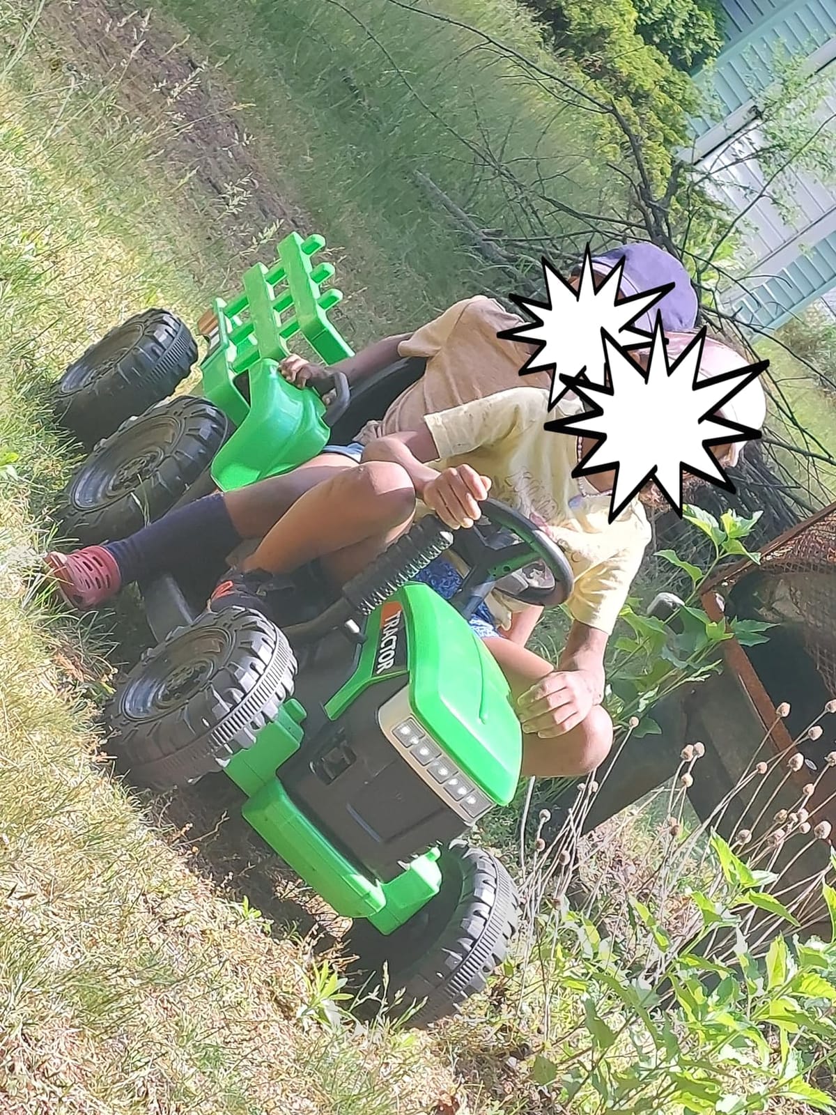 TOBBI 12V Kids Electric Tractor with Trailer, Toddlers Ride On Car to Drive customer photo 1