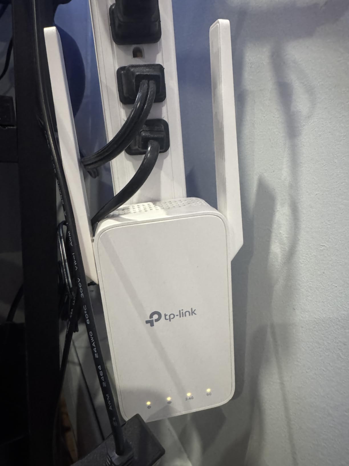 TP-Link AC1200 WiFi Extender Dual Band 5GHz/2.4GHz (RE315) customer photo 1