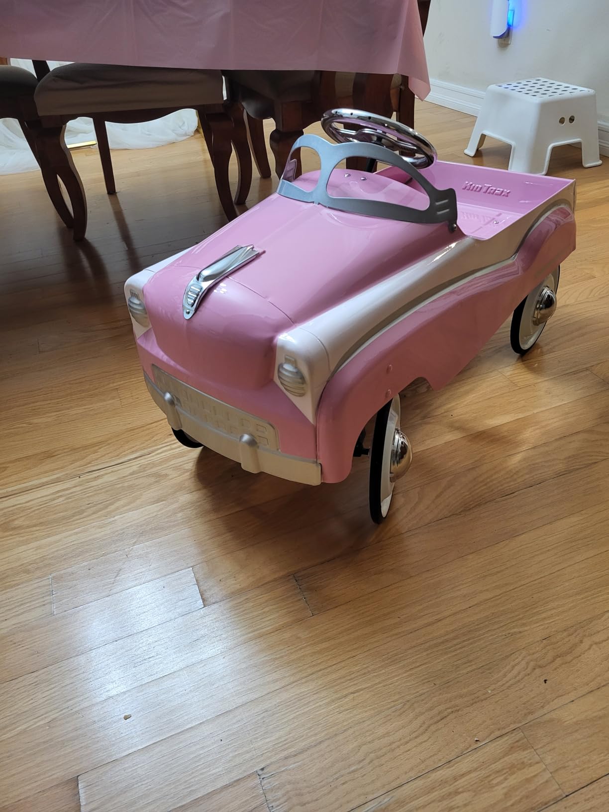 Kid Trax Classic Pink Pedal Car for Girls, Ages 3-5, Durable Steel, 60lbs Max, Easy Assemble, Indoor/Outdoor Ride-On Toy, Toddler Ride-On, Vintage Style, Rubber Tires, Functional Steering customer photo 2